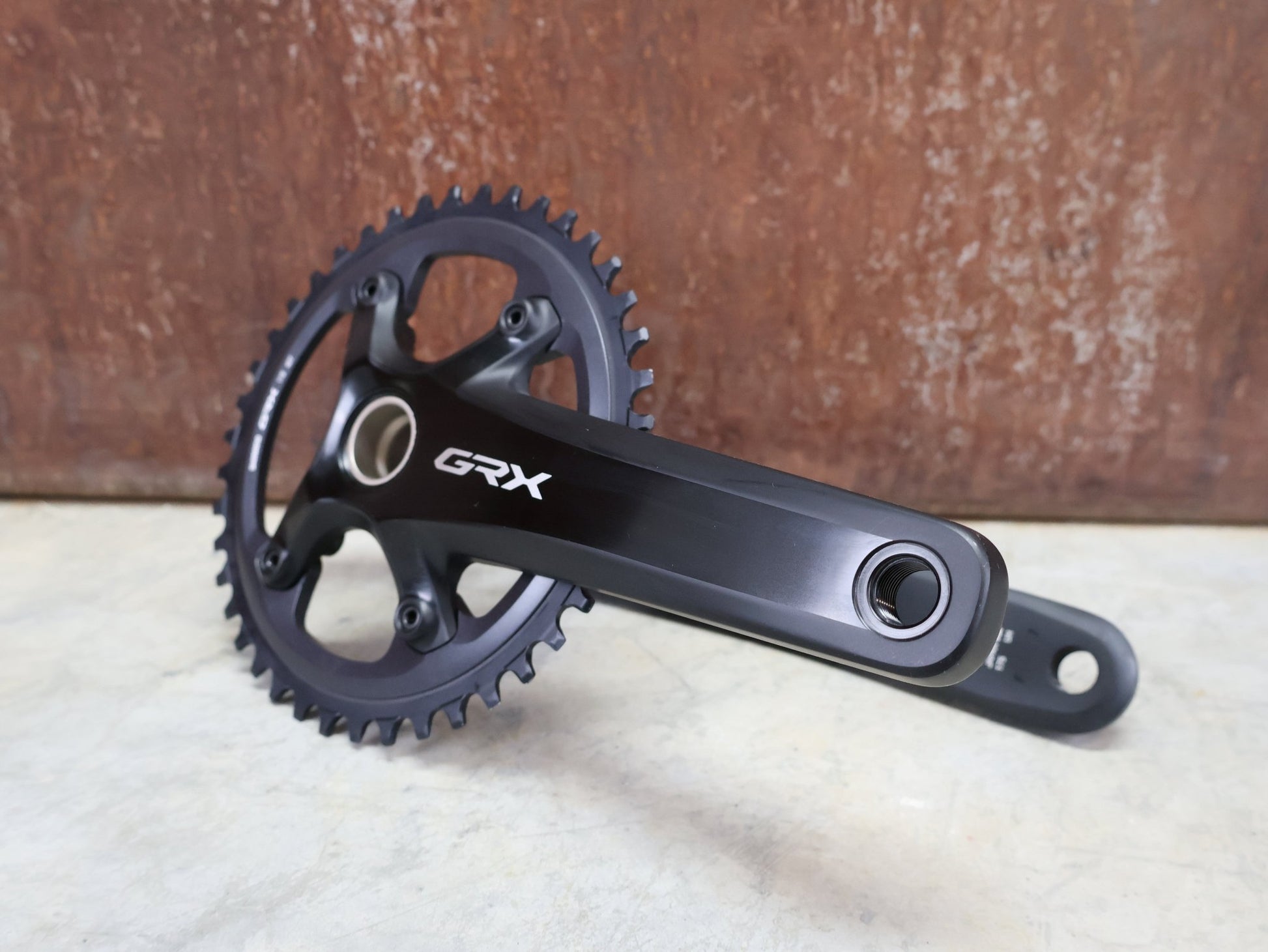 Kurbel von Shimano, SHIMANO GRX FC - RX810 - 1 KURBELGARNITUR 1X11 FACH 42ZÄHNE 175MM vor USEDBIKES - OB.DE Hintergrund