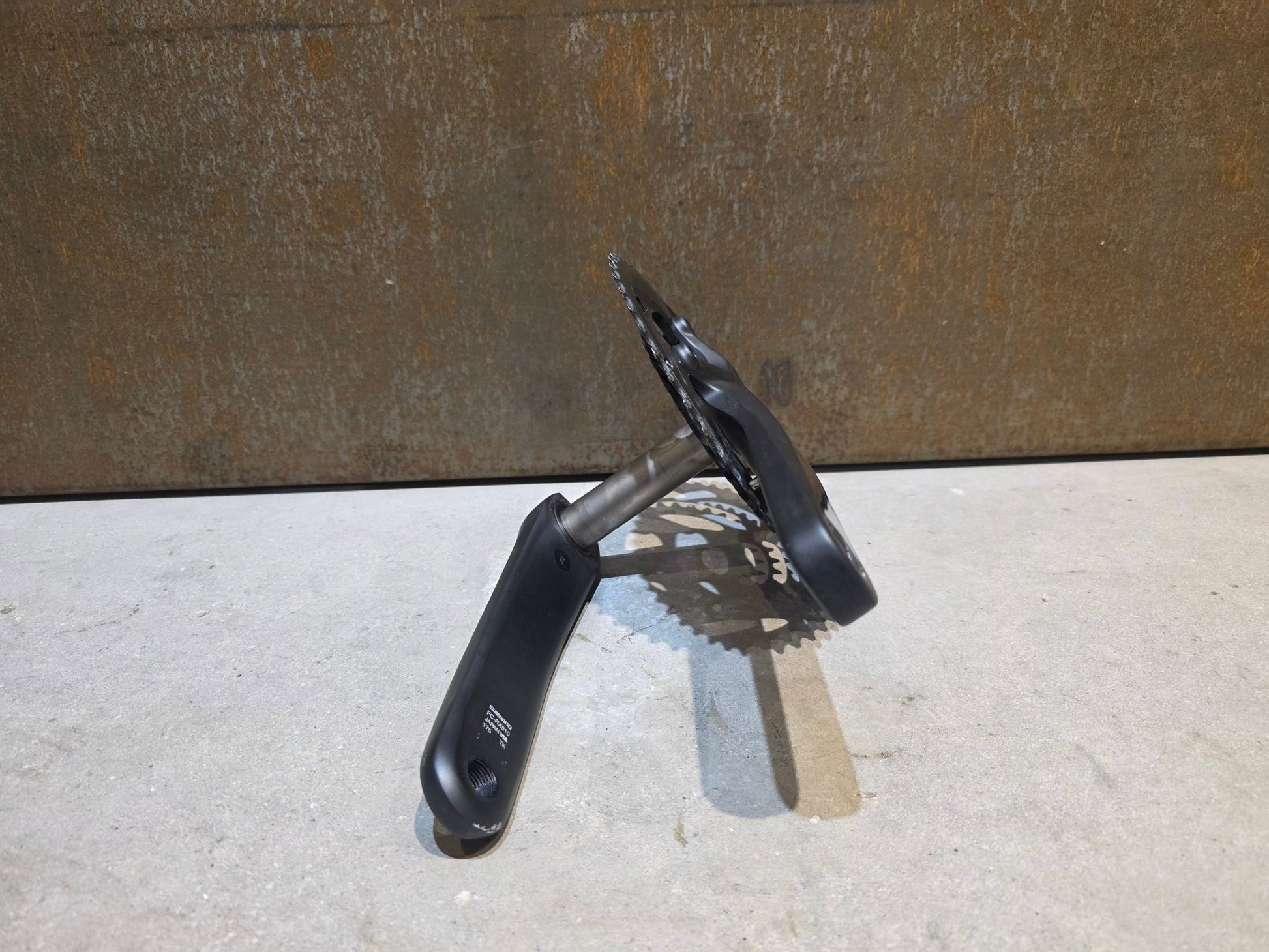 Kurbel von Shimano, SHIMANO GRX FC - RX810 KURBEL 11 FACH 48 - 31 ZÄHNE / 175MM vor USEDBIKES - OB.DE Hintergrund