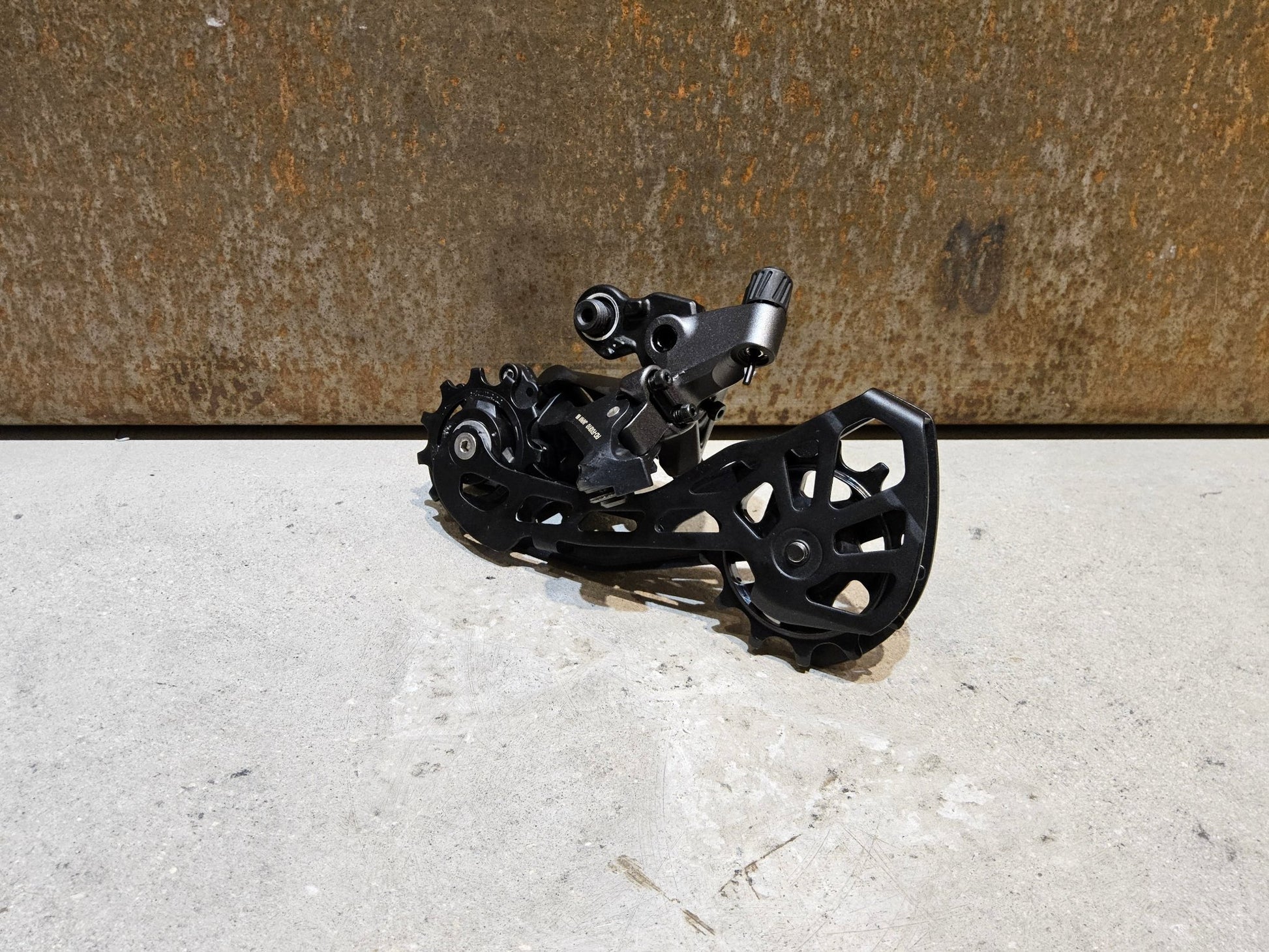 Schaltungsteile von Shimano, SHIMANO GRX RD - RX810 SCHALTWERK 2 X 11 FACH in variant_title vor USEDBIKES - OB.DE Hintergrund