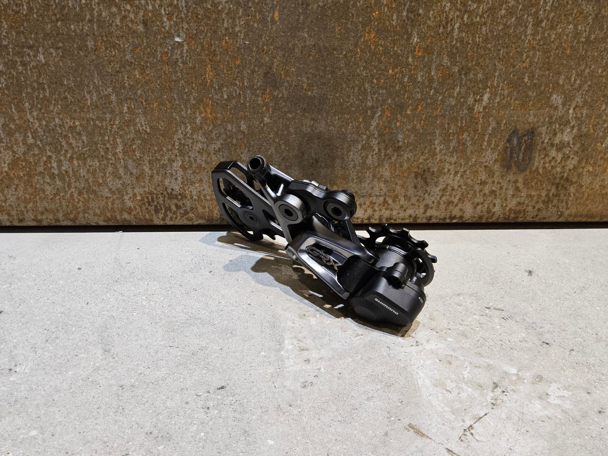 Schaltungsteile von Shimano, SHIMANO GRX RD - RX810 SCHALTWERK 2 X 11 FACH in variant_title vor USEDBIKES - OB.DE Hintergrund