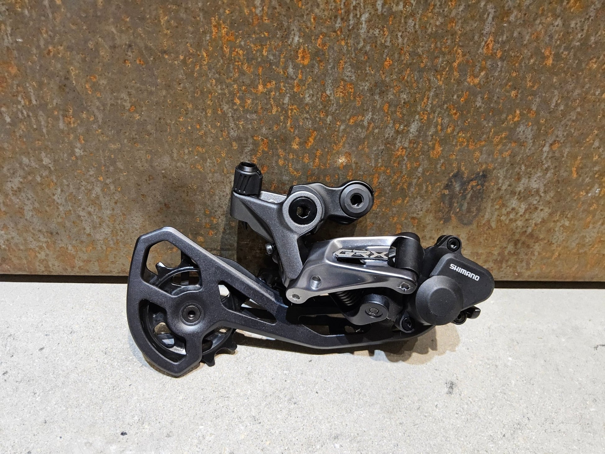 Schaltungsteile von Shimano, SHIMANO GRX RD - RX810 SCHALTWERK 2 X 11 FACH in variant_title vor USEDBIKES - OB.DE Hintergrund