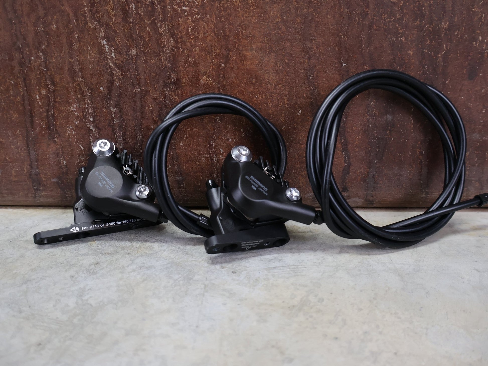 Schaltgruppen von Shimano, SHIMANO GRX RX610 / RX820 SCHALTGRUPPE 2 X 12 FACH vor USEDBIKES - OB.DE Hintergrund