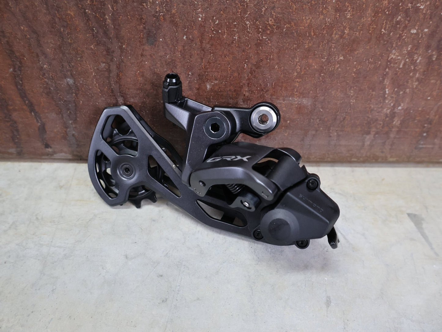 Schaltgruppen von Shimano, SHIMANO GRX RX610 / RX820 SCHALTGRUPPE 2 X 12 FACH vor USEDBIKES - OB.DE Hintergrund