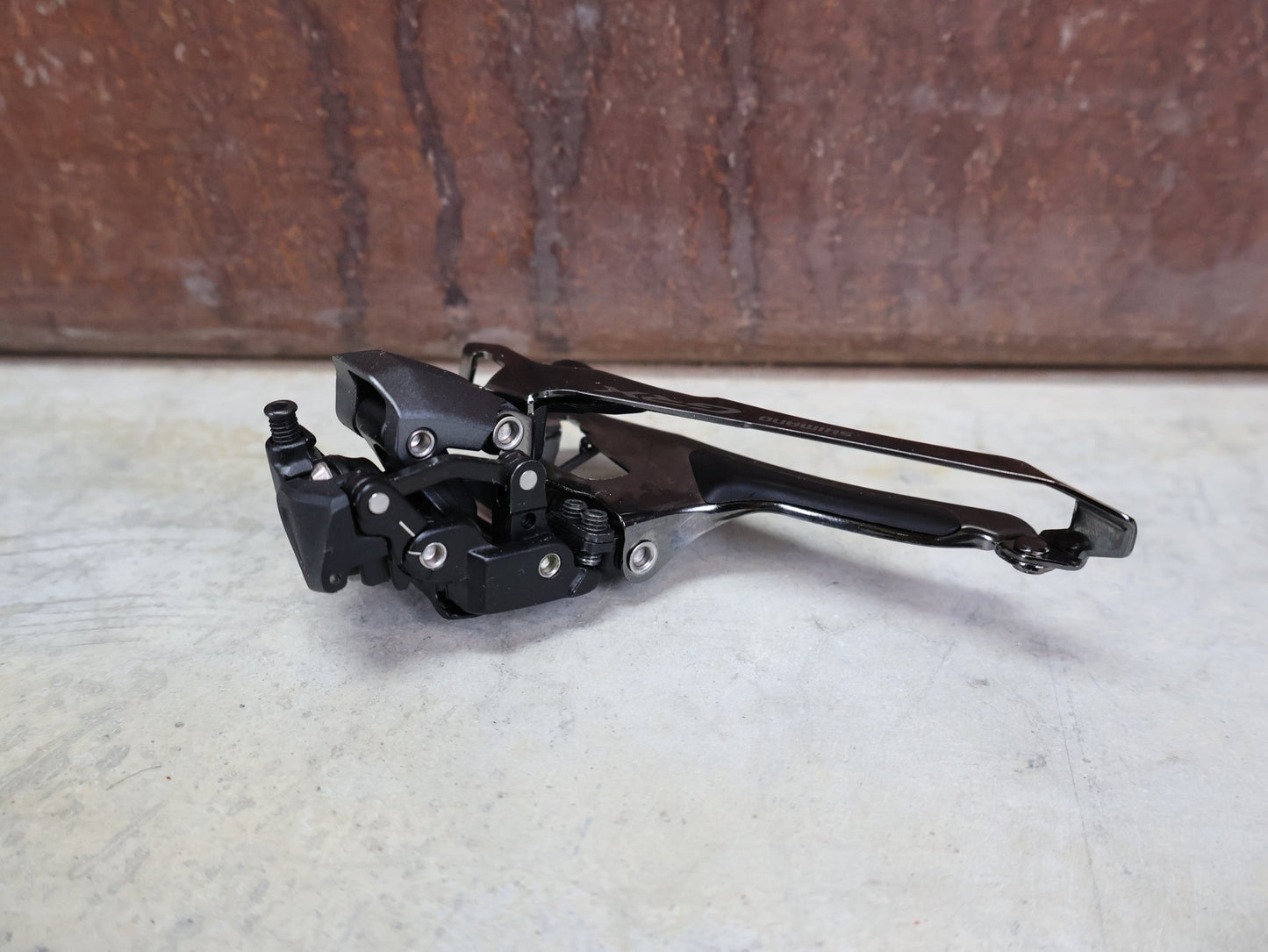 Schaltgruppen von Shimano, SHIMANO GRX RX610 / RX820 SCHALTGRUPPE 2 X 12 FACH vor USEDBIKES - OB.DE Hintergrund