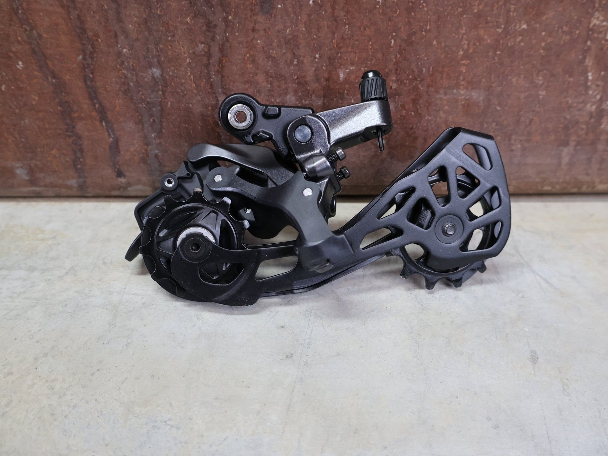 Schaltgruppen von Shimano, SHIMANO GRX RX610 / RX820 SCHALTGRUPPE 2 X 12 FACH vor USEDBIKES - OB.DE Hintergrund