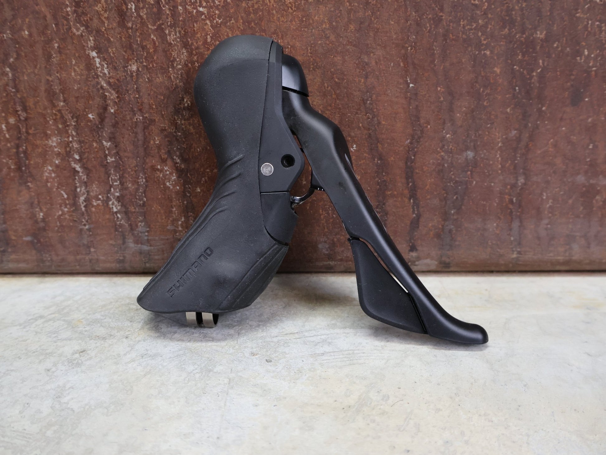 Schaltgruppen von Shimano, SHIMANO GRX RX610 / RX820 SCHALTGRUPPE 2 X 12 FACH vor USEDBIKES - OB.DE Hintergrund