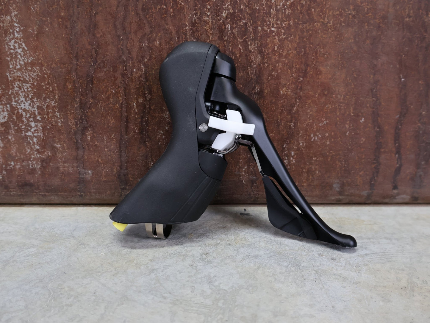 Brems - / Schalthebel von Shimano, SHIMANO GRX SCHEIBENBREMSE ST - RX600 / BR - RX400 vor USEDBIKES - OB.DE Hintergrund