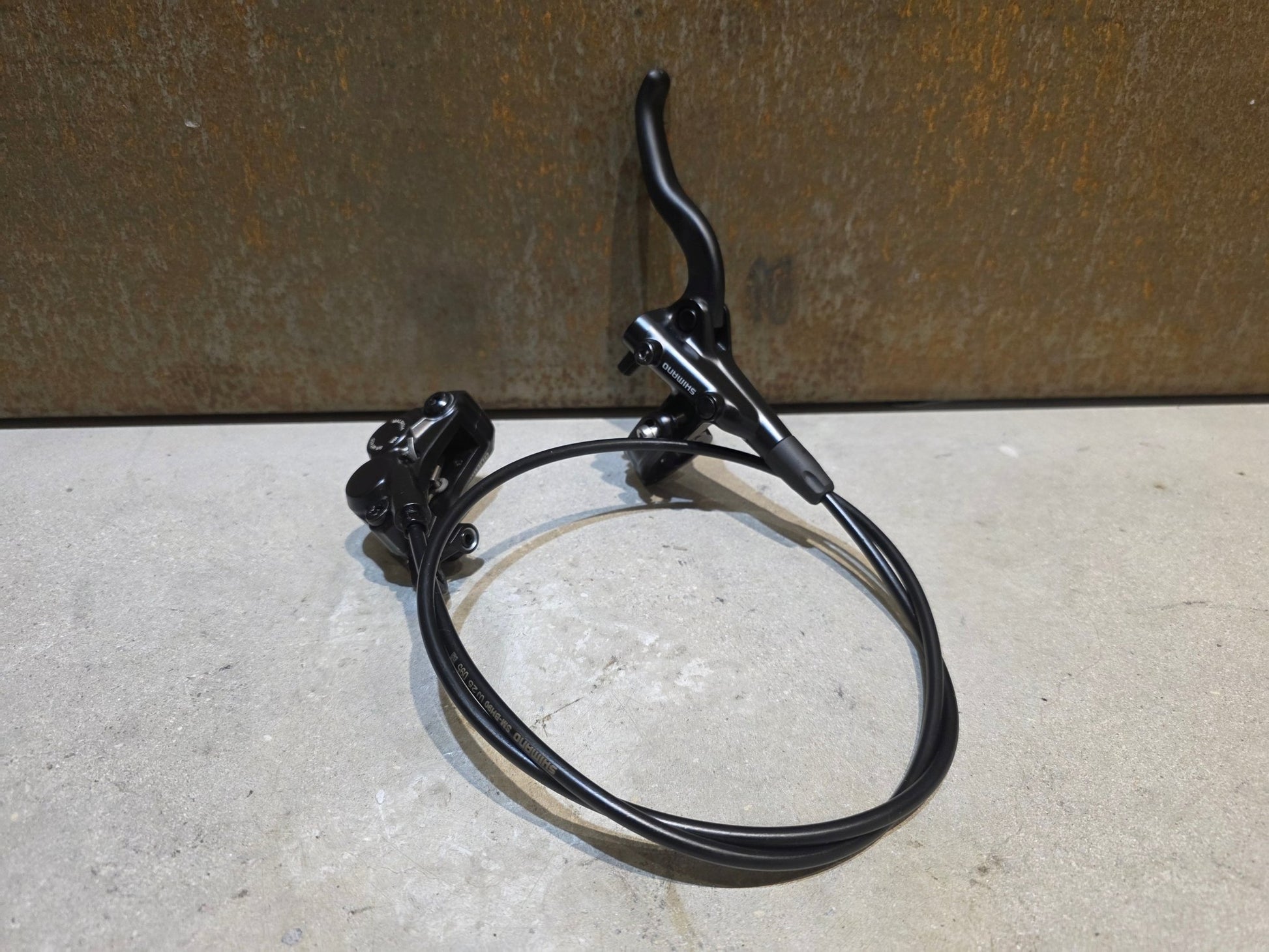 Bremse von Shimano, SHIMANO M4100 / MT420 SCHEIBENBREMSESET VORNE UND HINTEN vor USEDBIKES - OB.DE Hintergrund