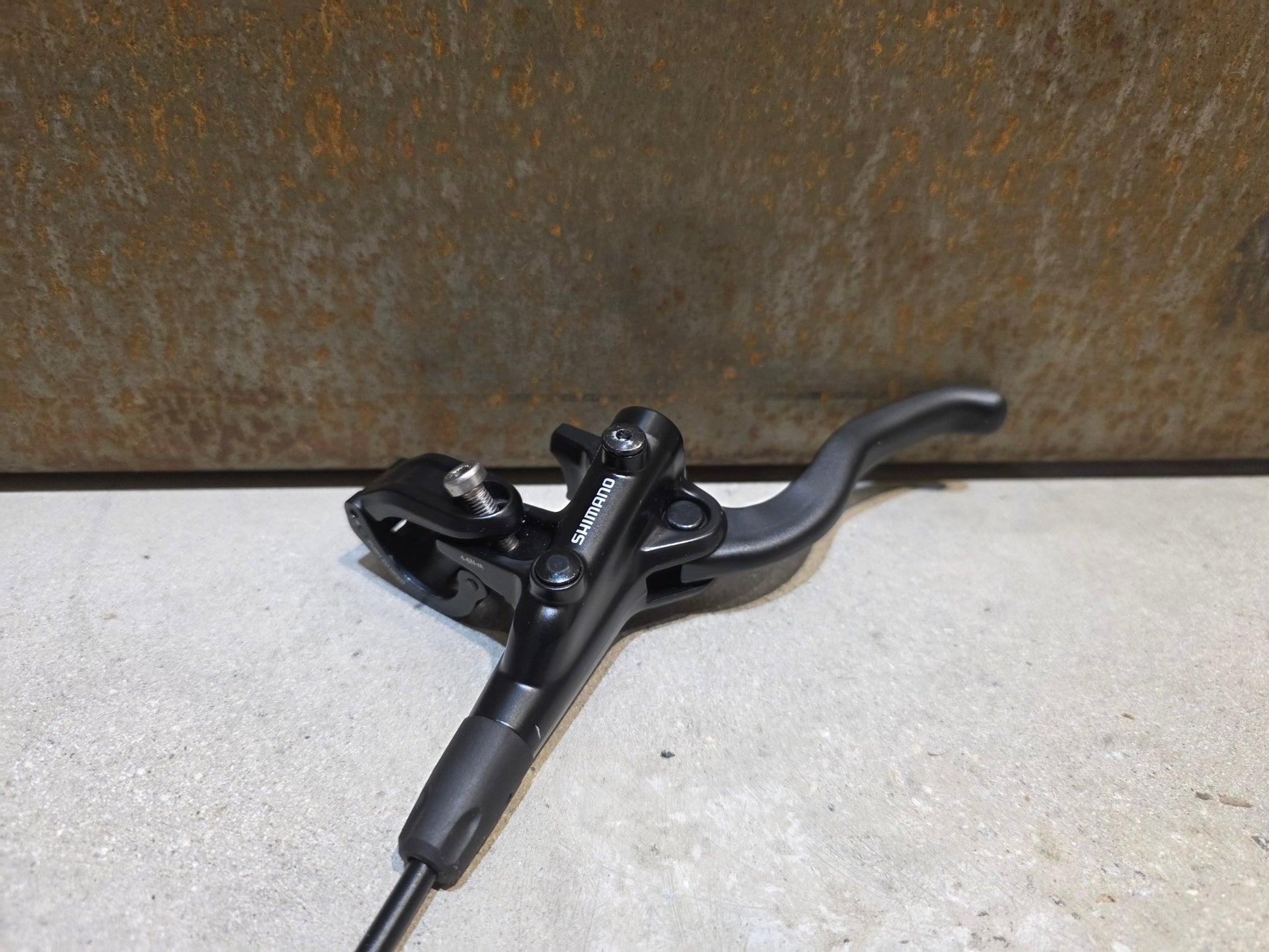 Bremse von Shimano, SHIMANO M4100 / MT420 SCHEIBENBREMSESET VORNE UND HINTEN vor USEDBIKES - OB.DE Hintergrund