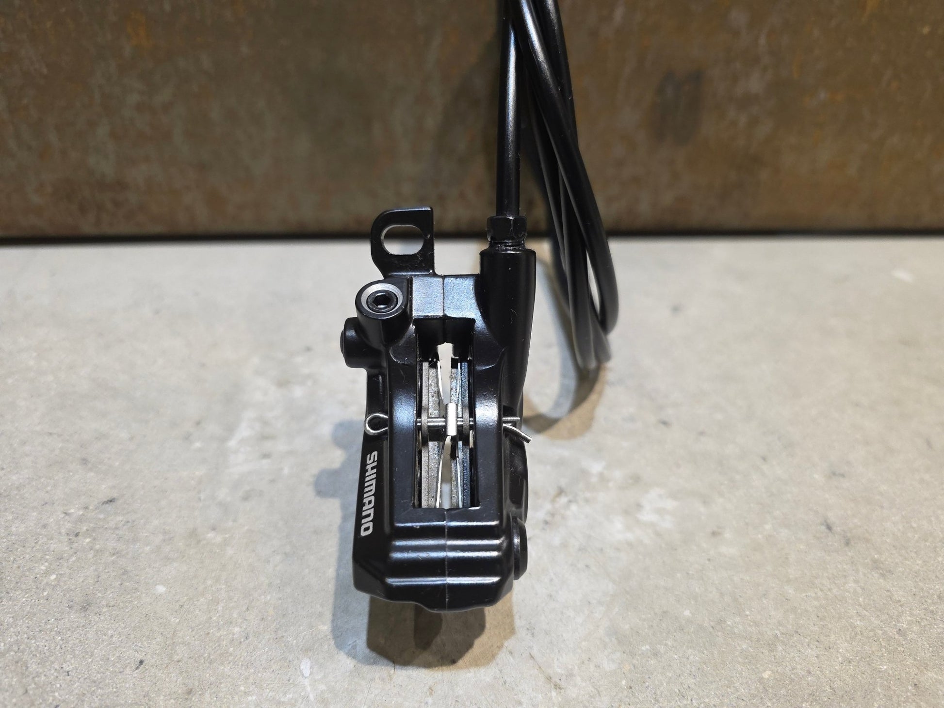 Bremse von Shimano, SHIMANO M4100 / MT420 SCHEIBENBREMSESET VORNE UND HINTEN vor USEDBIKES - OB.DE Hintergrund