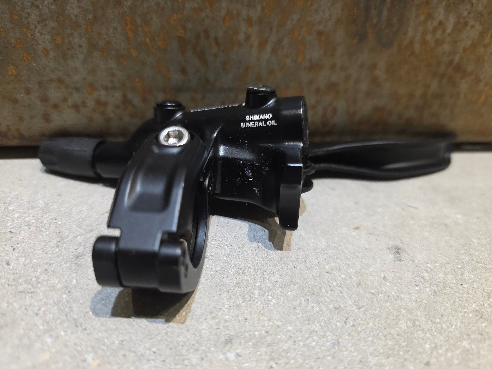 Bremse von Shimano, SHIMANO M4100 / MT420 SCHEIBENBREMSESET VORNE UND HINTEN vor USEDBIKES - OB.DE Hintergrund