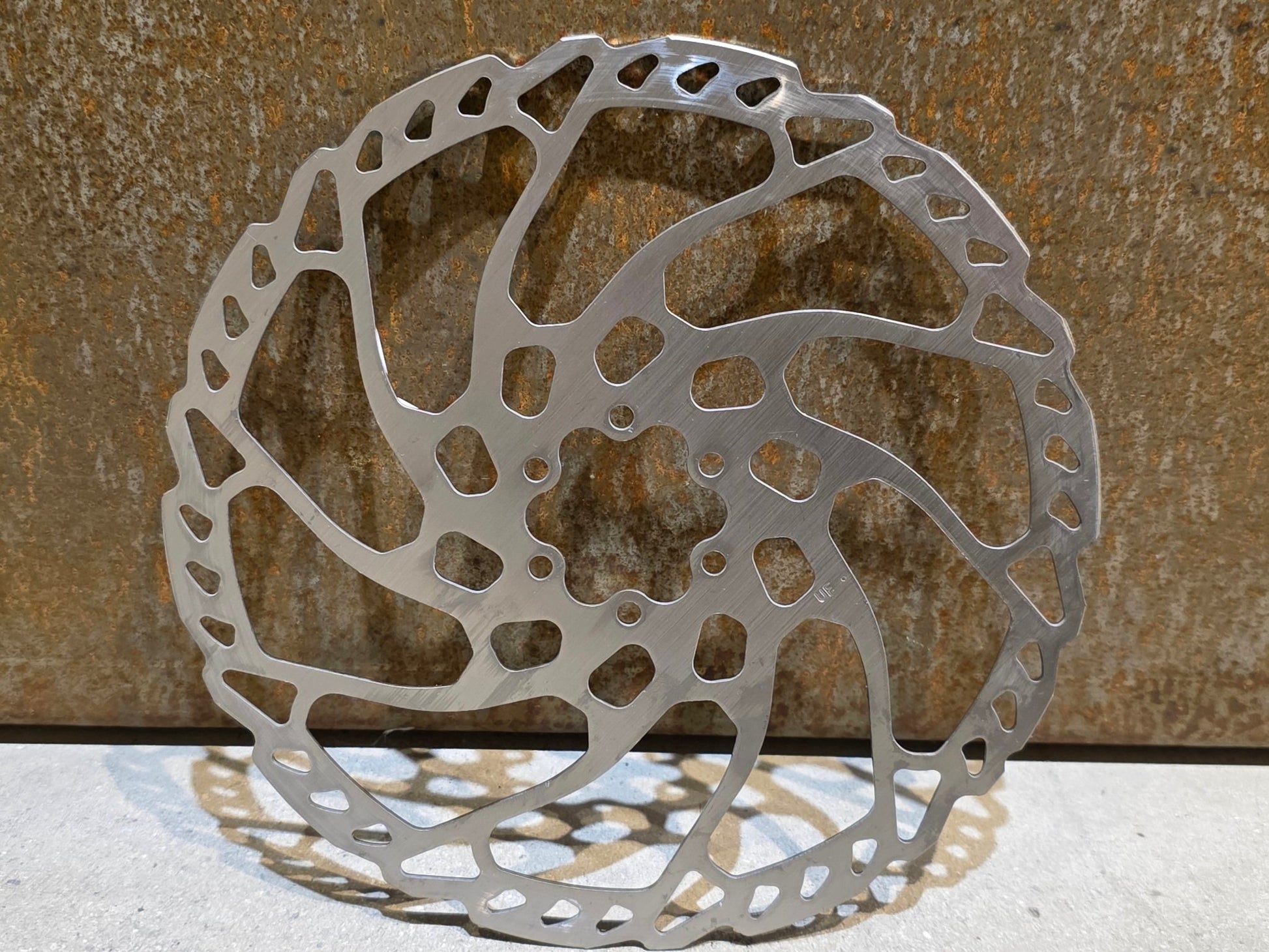 Bremsscheibe von Shimano, SHIMANO SLX BREMSSCHEIBE SM - RT66 - L 6 - LOCH / 203MM in variant_title vor USEDBIKES - OB.DE Hintergrund