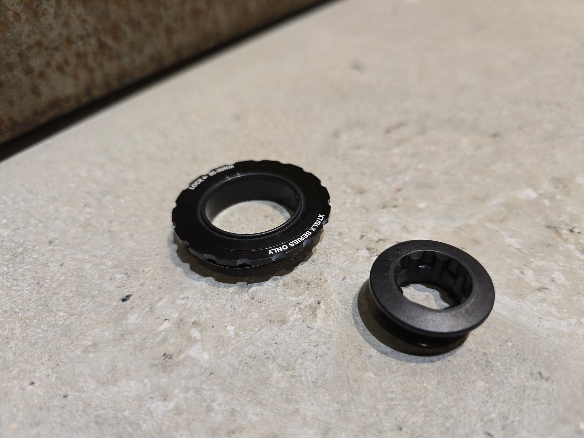 Kurbel von Shimano, SHIMANO SLX FC - M7100 - 1 MOUNTAINBIKE KURBEL 12FACH 175MM in variant_title vor USEDBIKES - OB.DE Hintergrund