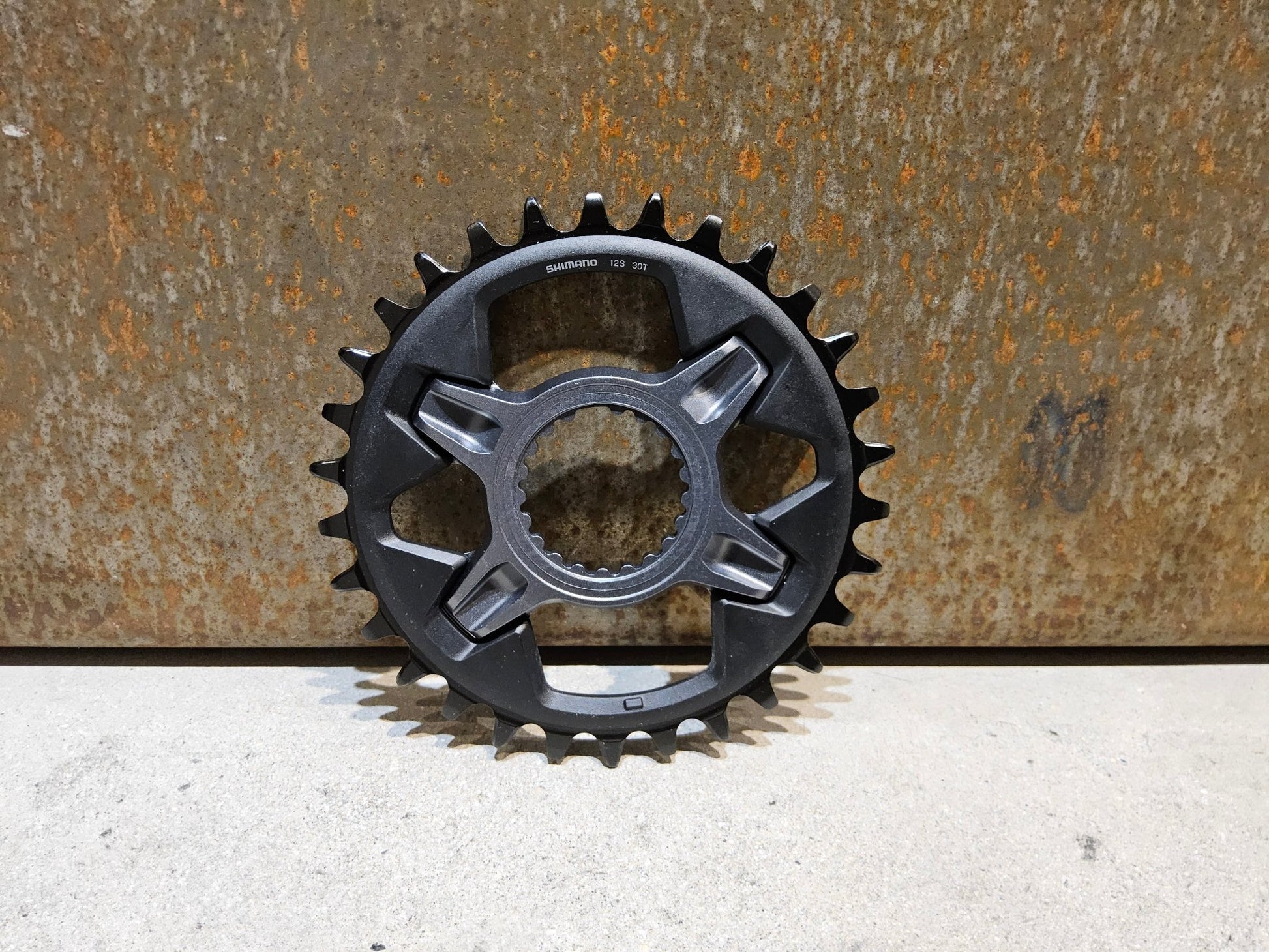 Kettenblatt von Shimano, SHIMANO SLX KETTENBLATT FC - M7100 / SM - CRM75 / 30 - 32 ZÄHNE in variant_title vor USEDBIKES - OB.DE Hintergrund