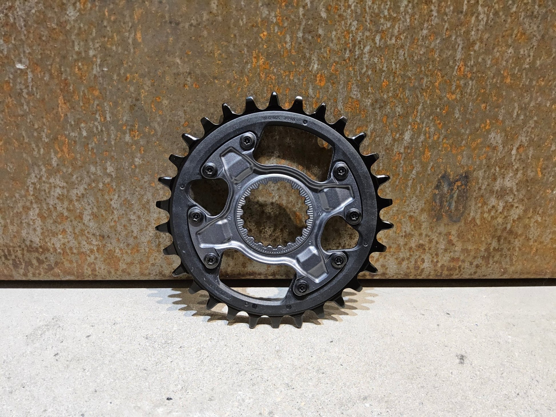 Kettenblatt von Shimano, SHIMANO SLX KETTENBLATT FC - M7100 / SM - CRM75 / 30 - 32 ZÄHNE in variant_title vor USEDBIKES - OB.DE Hintergrund