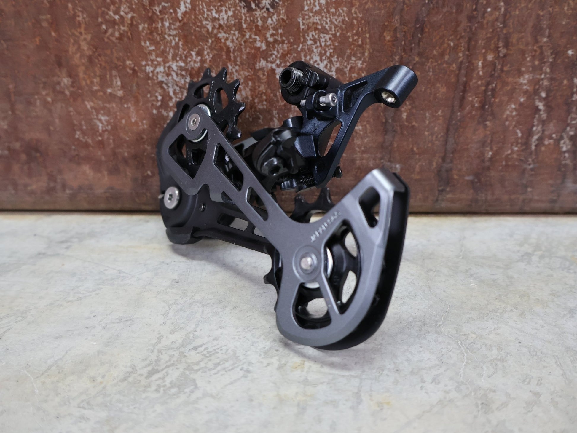 Schaltungsteile von Shimano, SHIMANO SLX RD - M7100 - SGS SCHALTWERK 12 FACH vor USEDBIKES - OB.DE Hintergrund