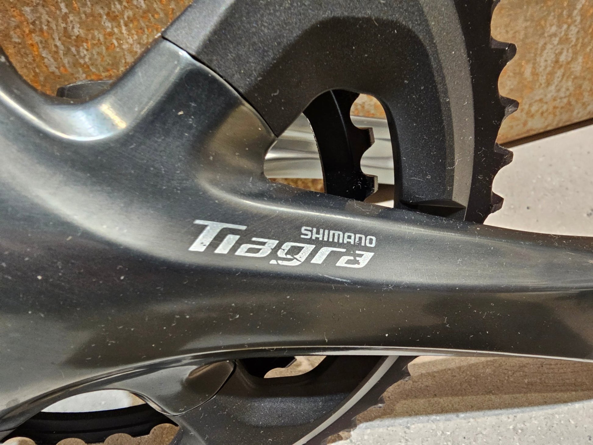 Schaltgruppen von Shimano, SHIMANO TIAGRA 4700 SCHALTGRUPPE / SCHEIBENBREMSE 2 x 10 FACH in variant_title vor USEDBIKES - OB.DE Hintergrund