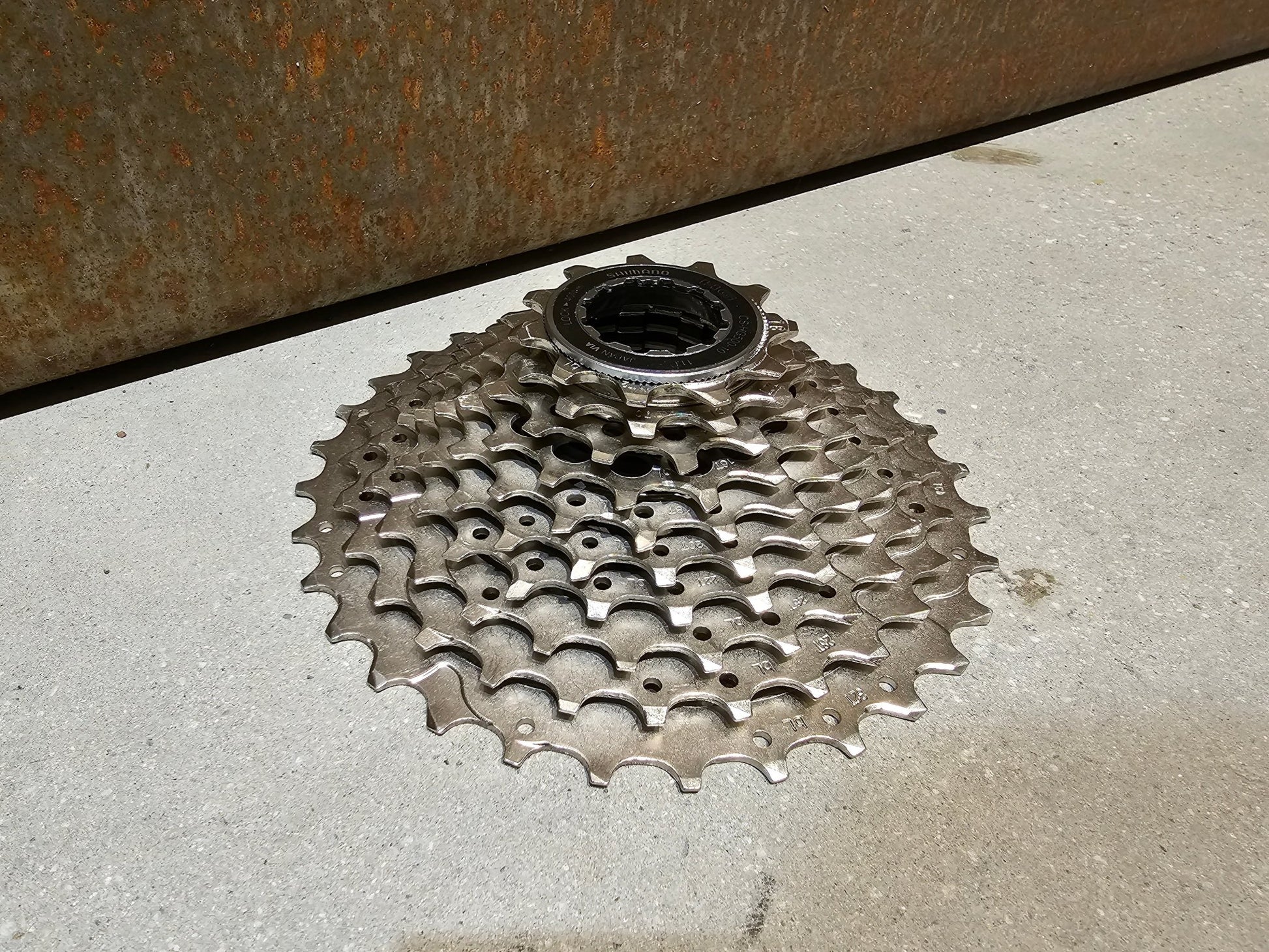 Schaltgruppen von Shimano, SHIMANO TIAGRA 4700 SCHALTGRUPPE / SCHEIBENBREMSE 2 x 10 FACH in variant_title vor USEDBIKES - OB.DE Hintergrund