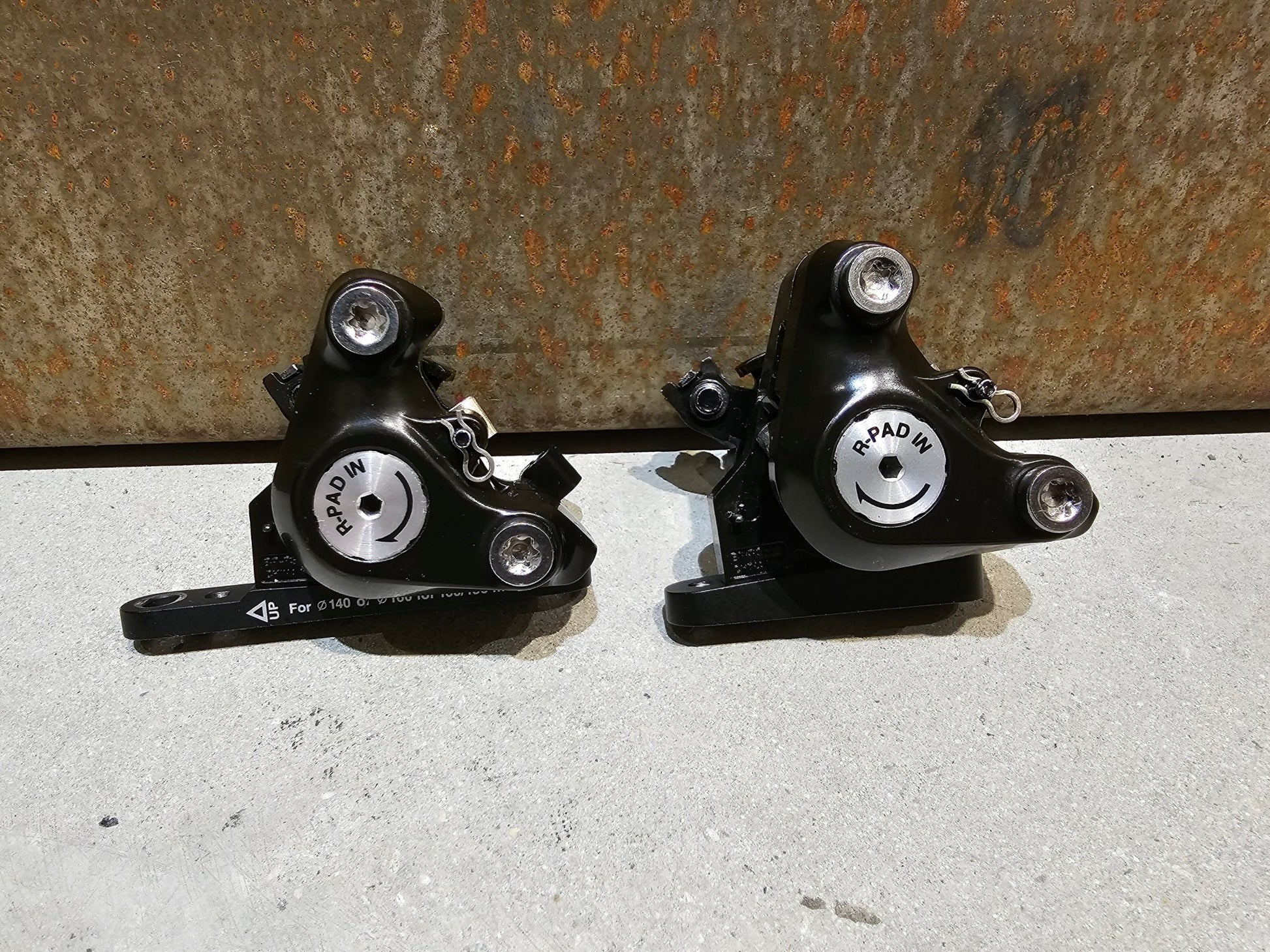 Schaltgruppen von Shimano, SHIMANO TIAGRA 4700 SCHALTGRUPPE / SCHEIBENBREMSE 2 x 10 FACH in variant_title vor USEDBIKES - OB.DE Hintergrund