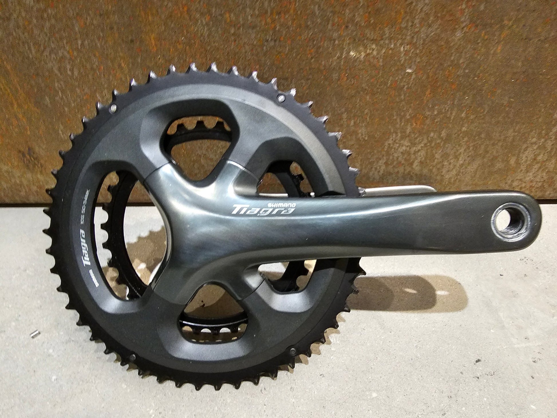 Schaltgruppen von Shimano, SHIMANO TIAGRA 4700 SCHALTGRUPPE / SCHEIBENBREMSE 2 x 10 FACH in variant_title vor USEDBIKES - OB.DE Hintergrund