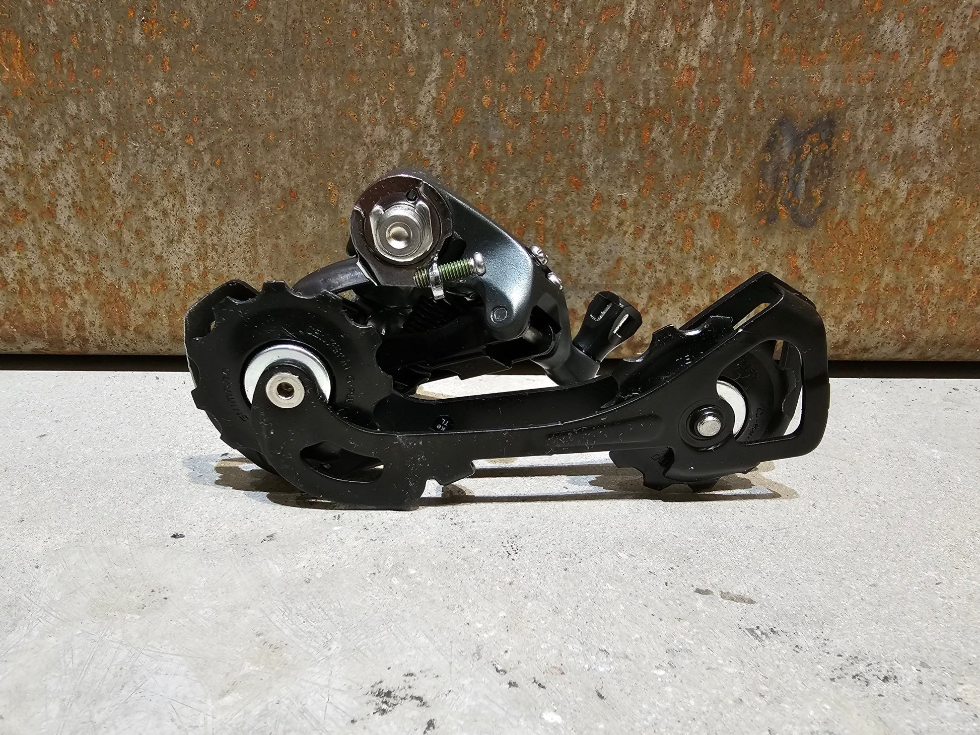 Schaltgruppen von Shimano, SHIMANO TIAGRA 4700 SCHALTGRUPPE / SCHEIBENBREMSE 2 x 10 FACH in variant_title vor USEDBIKES - OB.DE Hintergrund