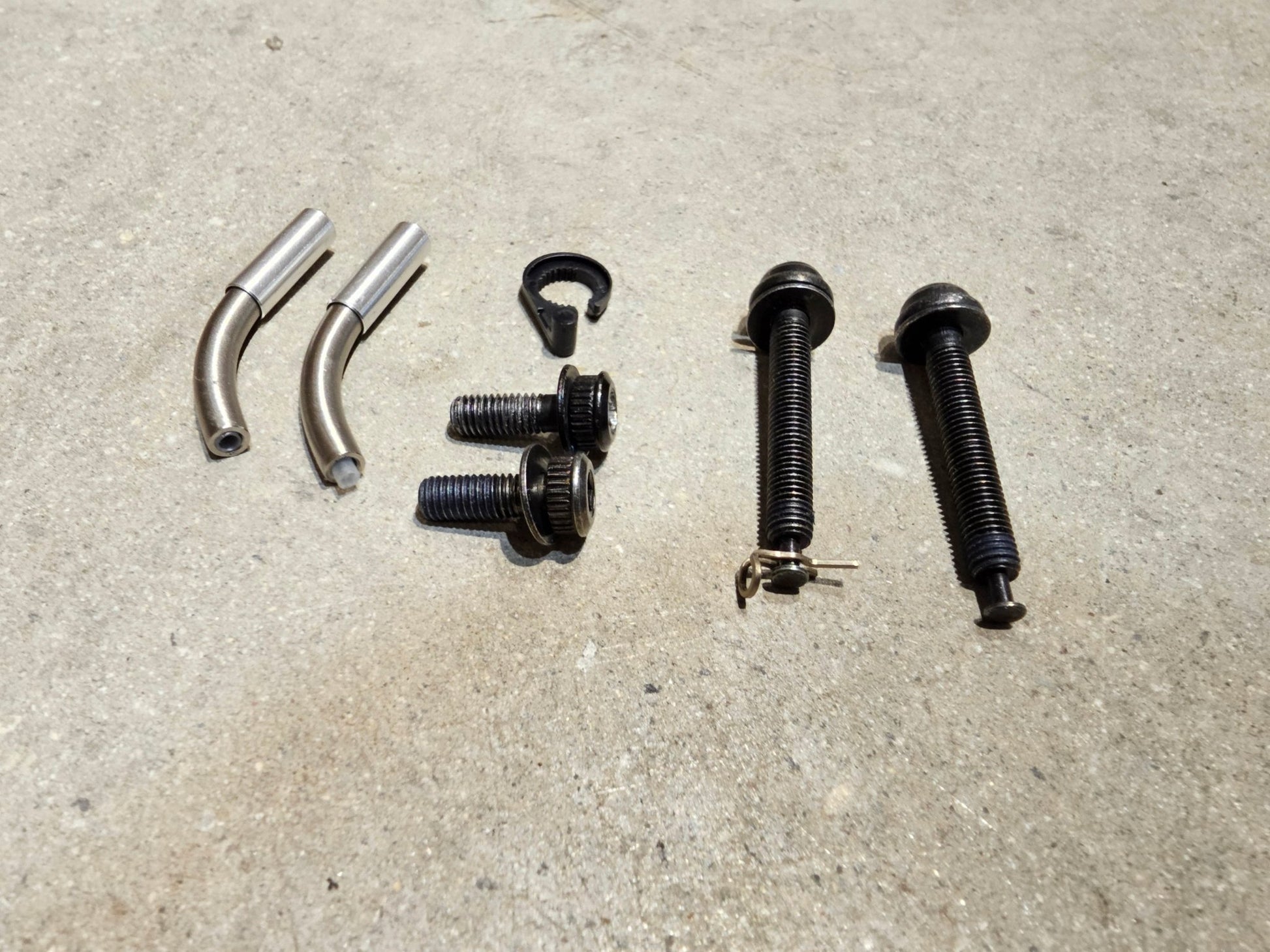 Schaltgruppen von Shimano, SHIMANO TIAGRA 4700 SCHALTGRUPPE / SCHEIBENBREMSE 2 x 10 FACH in variant_title vor USEDBIKES - OB.DE Hintergrund