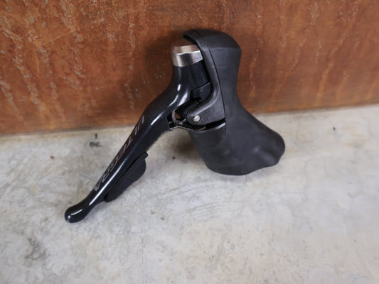 Schaltgruppen von Shimano, SHIMANO ULTEGRA 6800 SCHALTGRUPPE – 11 - FACH / FELGENBREMSE vor USEDBIKES - OB.DE Hintergrund