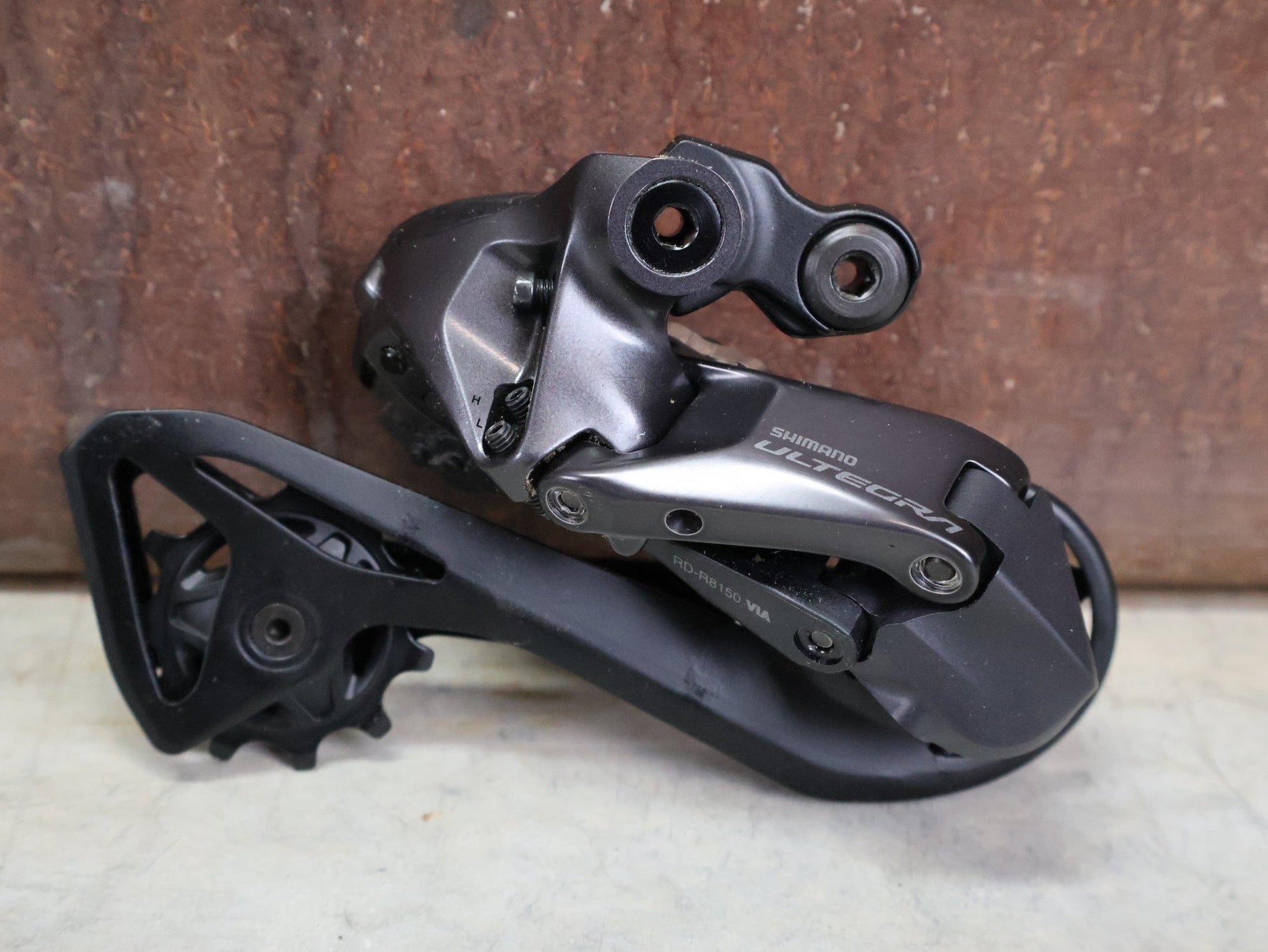 Schaltgruppen von Shimano, SHIMANO ULTEGRA DI2 R8170 SCHALTGRUPPE FD / RD / SHIFTER 2 X 12 FACH vor USEDBIKES - OB.DE Hintergrund