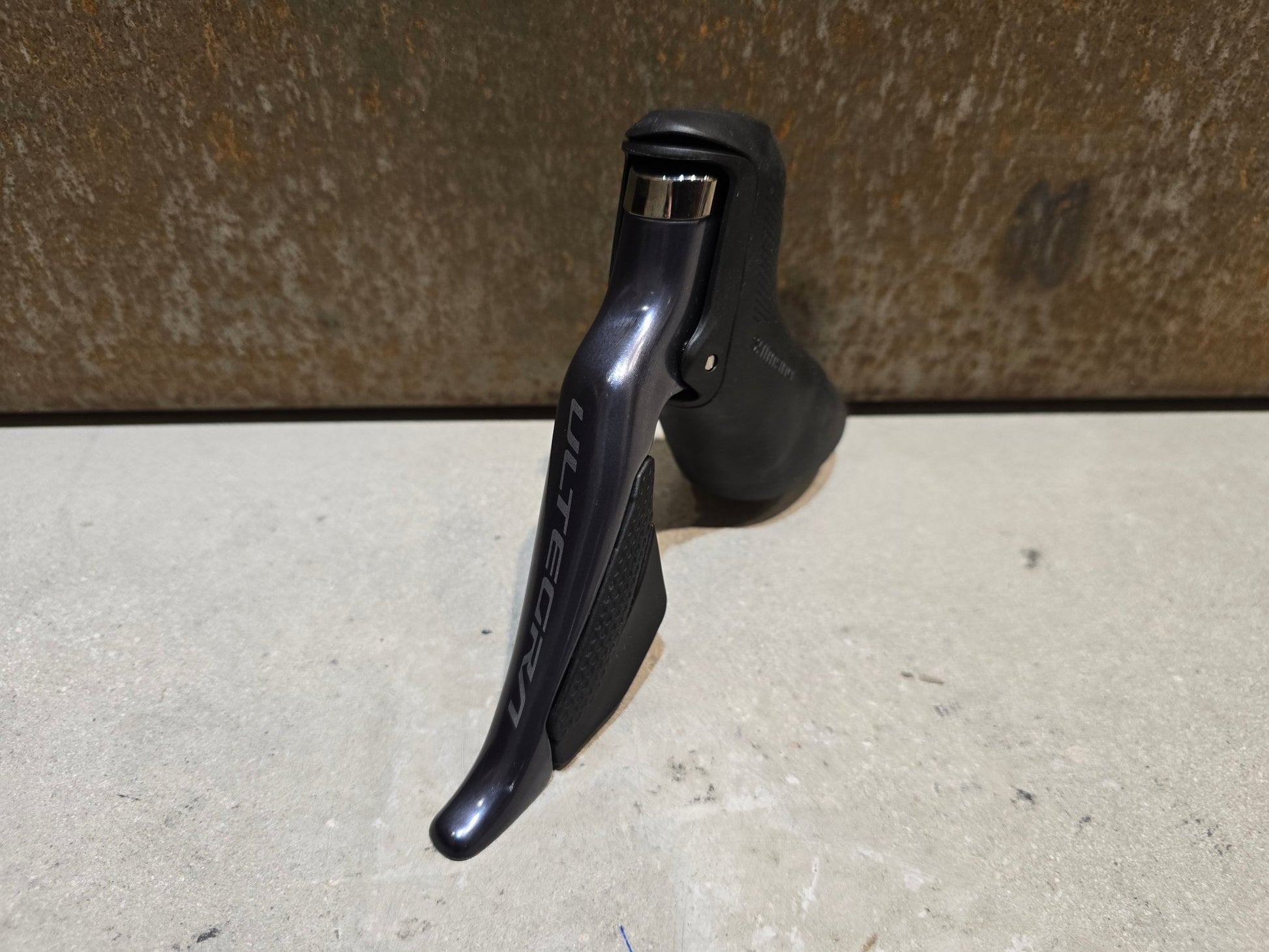 Brems - / Schalthebel von Shimano, SHIMANO ULTEGRA DI2 SCHALT - / BREMSHEBEL ST - R8150 - L / - R LINKS / RECHTS in variant_title vor USEDBIKES - OB.DE Hintergrund