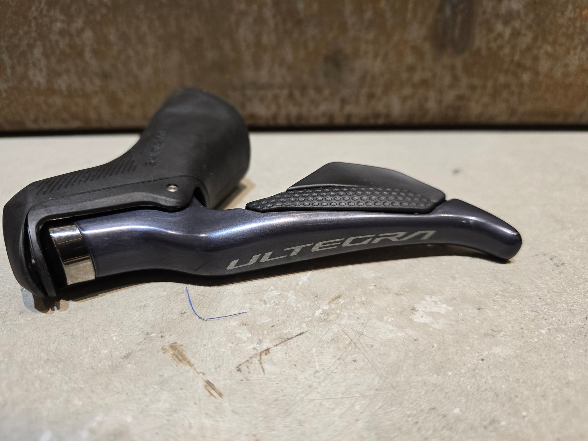 Brems - / Schalthebel von Shimano, SHIMANO ULTEGRA DI2 SCHALT - / BREMSHEBEL ST - R8150 - L / - R LINKS / RECHTS in variant_title vor USEDBIKES - OB.DE Hintergrund