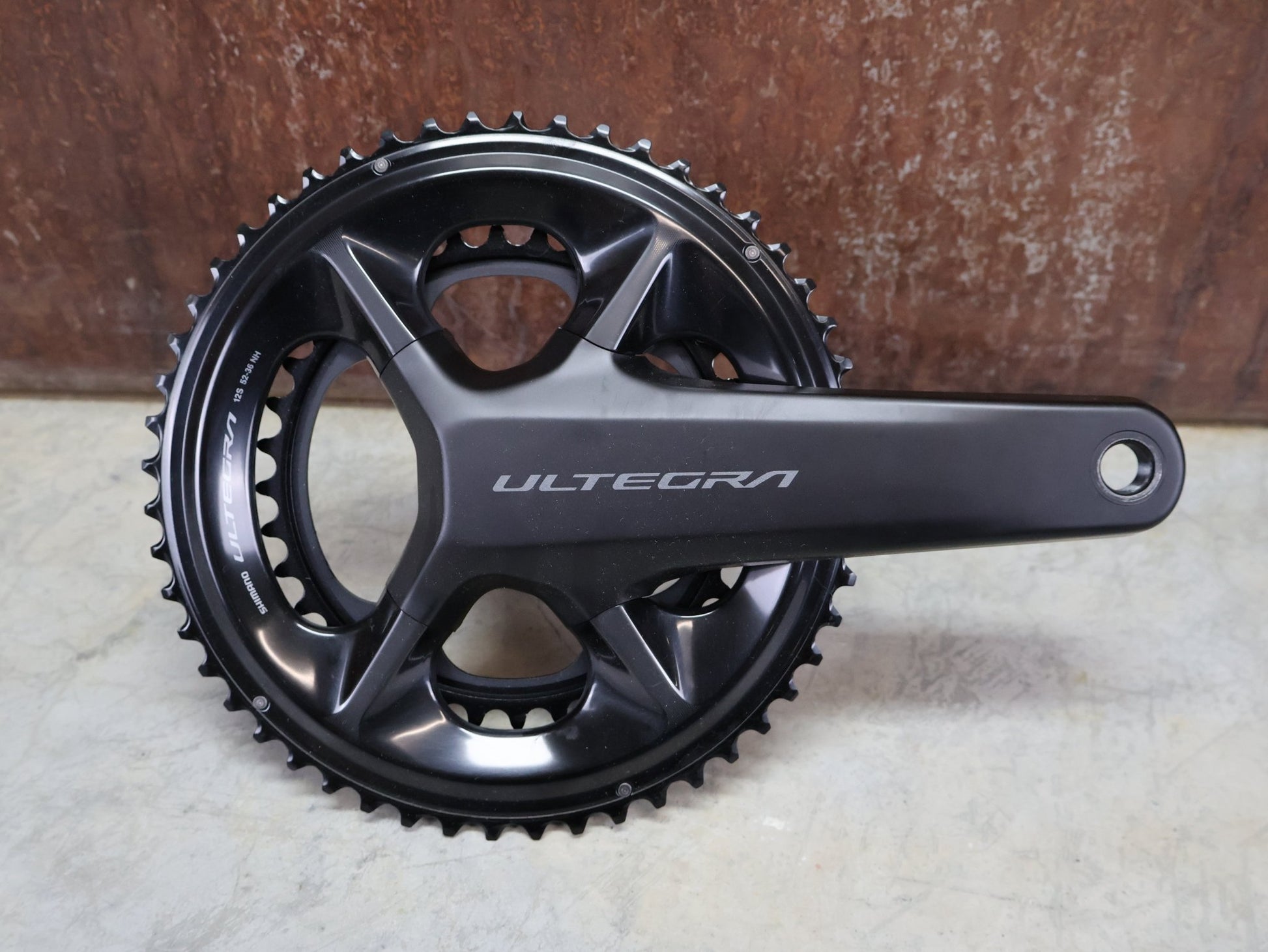 Kurbel von Shimano, SHIMANO ULTEGRA FC - R8100 KURBELGARNITUR 2 X 12FACH 52/36ZÄHNE 165 - 175MM vor USEDBIKES - OB.DE Hintergrund