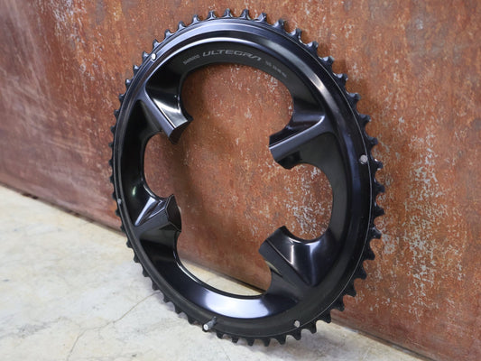 Kettenblatt von Shimano, SHIMANO ULTEGRA KETTENBLATT FC - 8100 / 52 ZÄHNE vor USEDBIKES - OB.DE Hintergrund