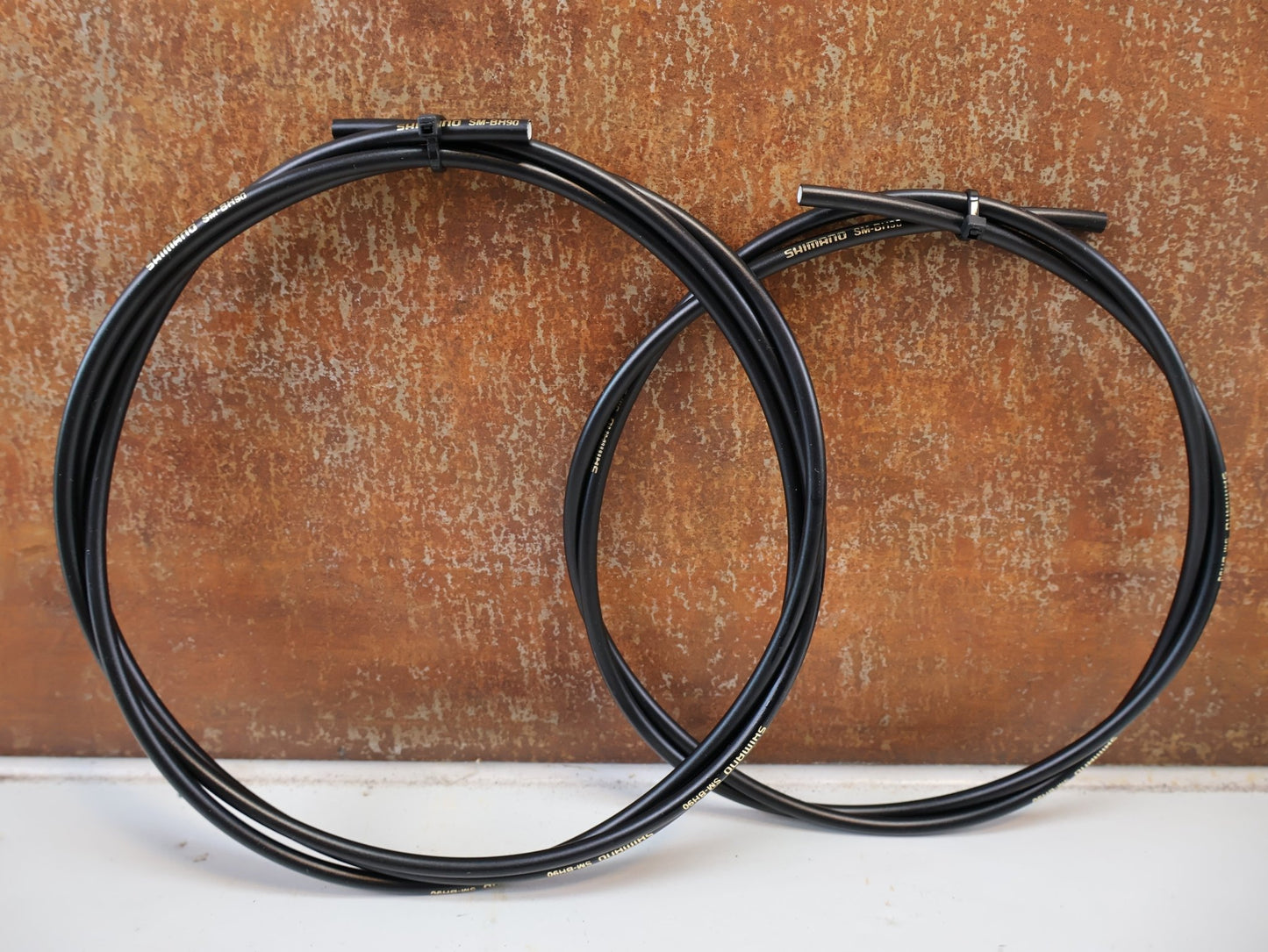 Schaltgruppen von Shimano, SHIMANO ULTEGRA R8020 R8025 / SCHALTGRUPPE 2X11 FACH / SCHEIBENBREMSE vor USEDBIKES-OB.DE Hintergrund