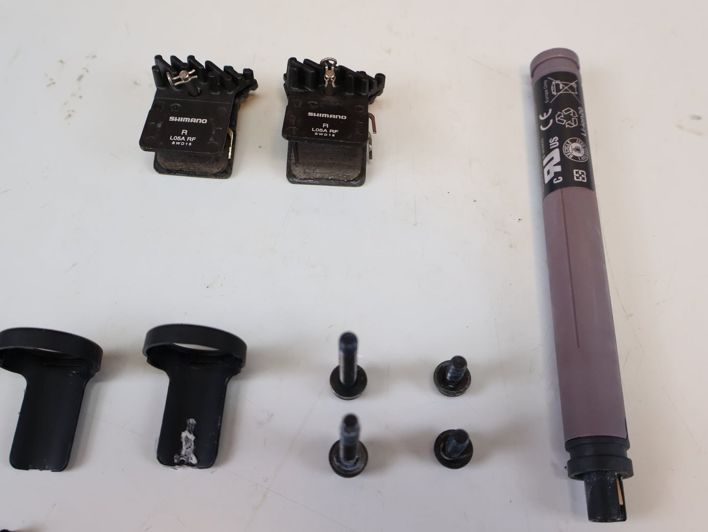 Schaltgruppen von Shimano, SHIMANO ULTEGRA R8050/8070 DI2 SCHALTGRUPPE / 2X11-FACH / GS-SCHALTWERK / DISC vor USEDBIKES-OB.DE Hintergrund