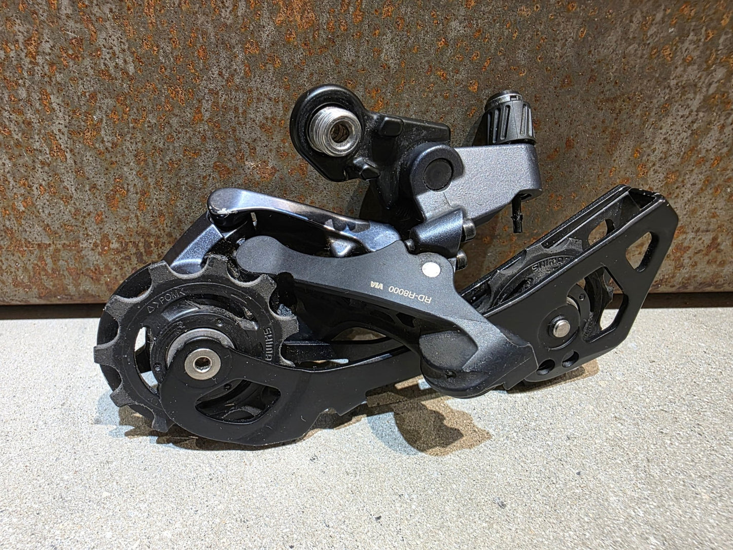 Schaltungsteile von Shimano, SHIMANO ULTEGRA RD - R8000 - SS SCHALTWERK 2 X 11 FACH vor USEDBIKES - OB.DE Hintergrund