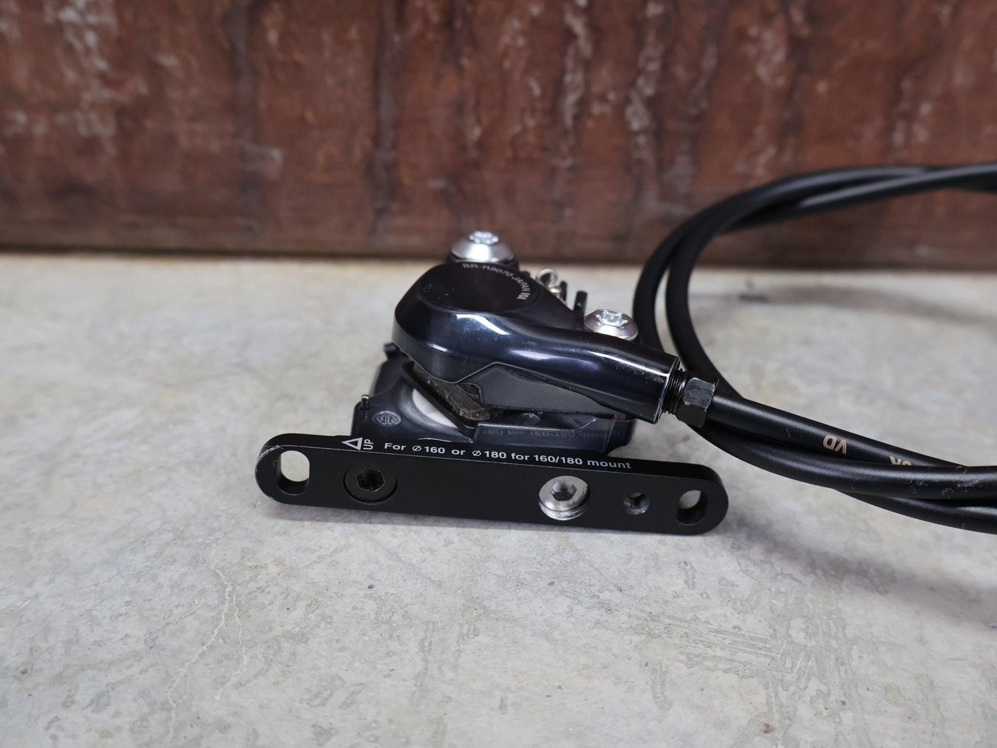 Brems - / Schalthebel von Shimano, SHIMANO ULTGERA SCHEIBENBREMSE ST - R8020 / BR - R8070 vor USEDBIKES - OB.DE Hintergrund