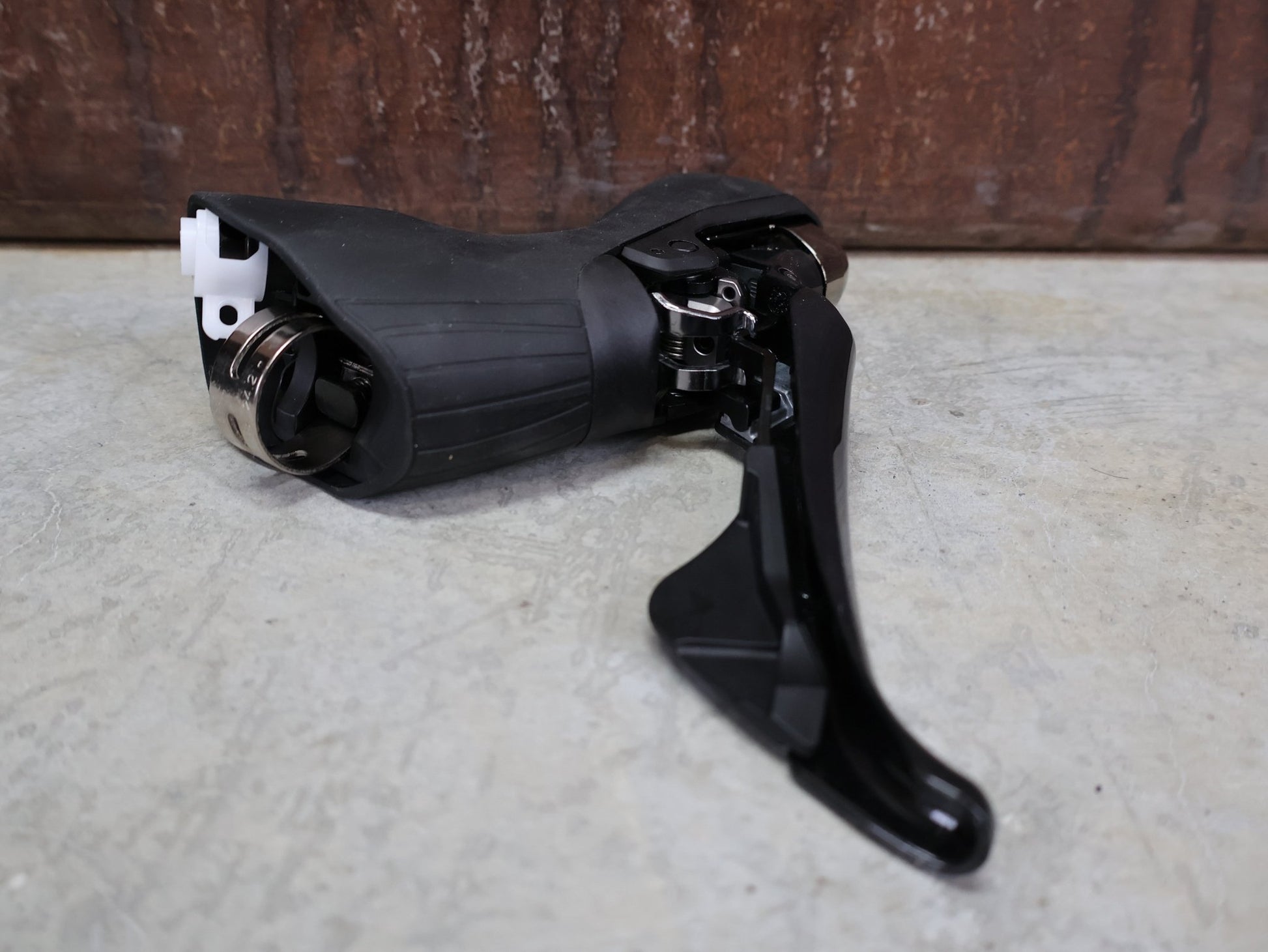 Brems - / Schalthebel von Shimano, SHIMANO ULTGERA SCHEIBENBREMSE ST - R8020 / BR - R8070 vor USEDBIKES - OB.DE Hintergrund