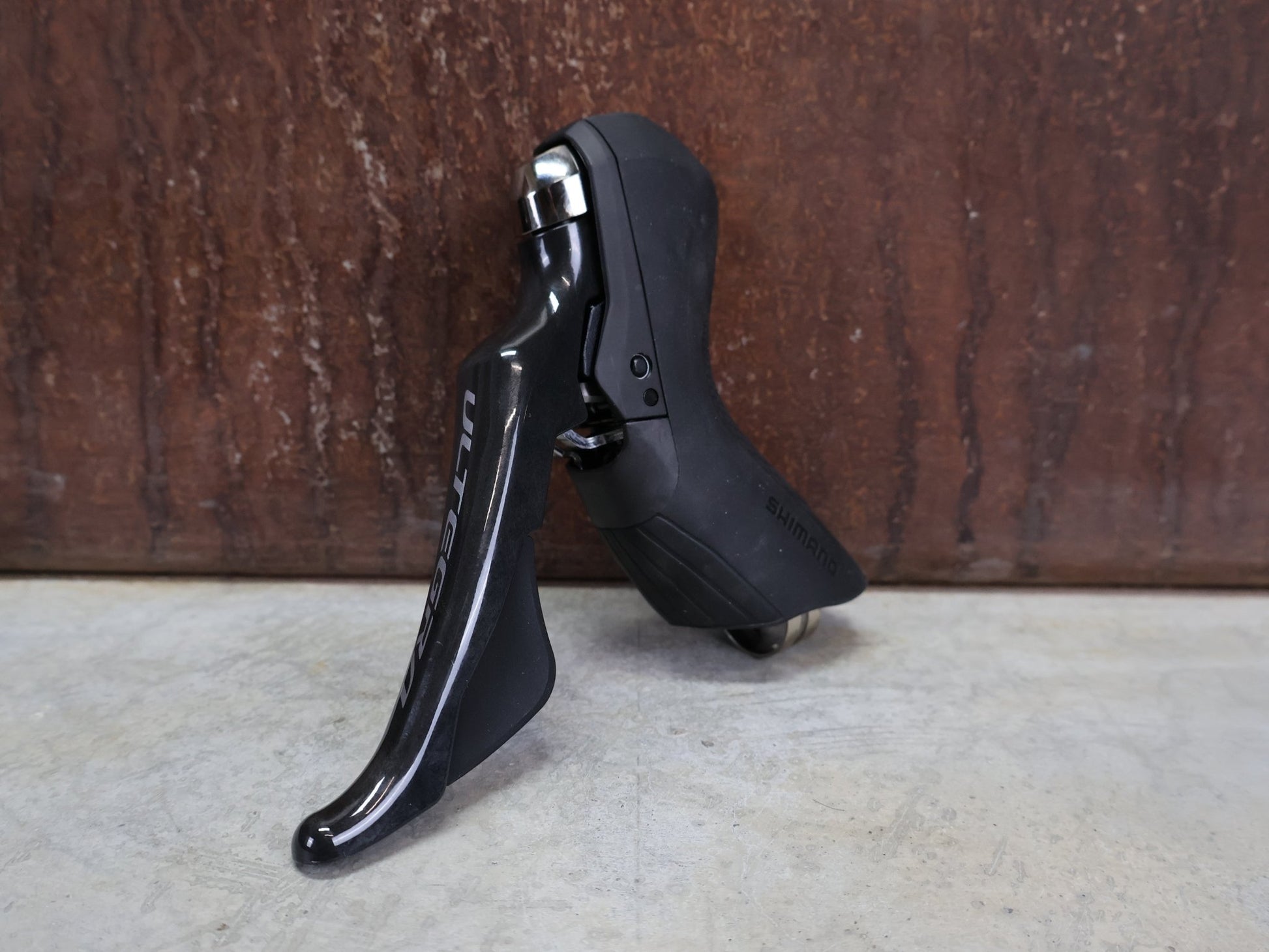 Brems - / Schalthebel von Shimano, SHIMANO ULTGERA SCHEIBENBREMSE ST - R8020 / BR - R8070 vor USEDBIKES - OB.DE Hintergrund