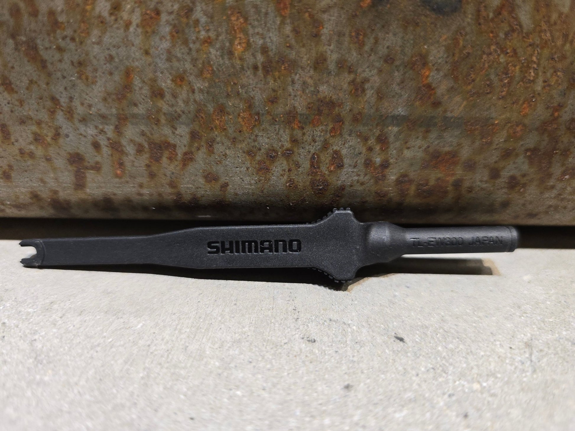 Luftpumpen & Werkzeug von Shimano, SHIMANO WERKZEUG TL - EW300 STECKER EW - SD300 in variant_title vor USEDBIKES - OB.DE Hintergrund