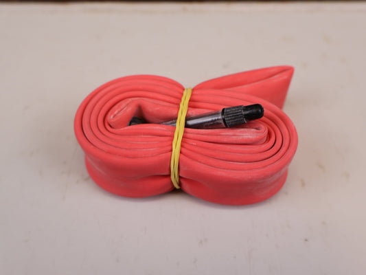 Reifen von SILCA, SILCA LATEX SCHLAUCH 700X24-30C SV 42MM PLUS 70MM vor USEDBIKES-OB.DE Hintergrund
