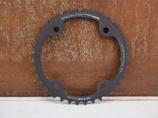 Kettenblatt von Specialites T.A., SPECIALITES TA X112 KETTENBLATT 36Z 4-ARM PCD 112MM CAMPAGNOLO 11F vor USEDBIKES-OB.DE Hintergrund