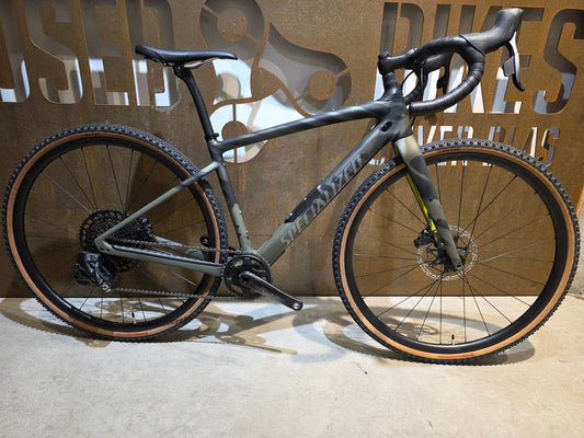 Gravel/Cyclocross von Specialized, SPECIALIZED DIVERGE CARBON CUSTOM / SRAM FORCE / X01 AXS / 52CM vor USEDBIKES - OB.DE Hintergrund