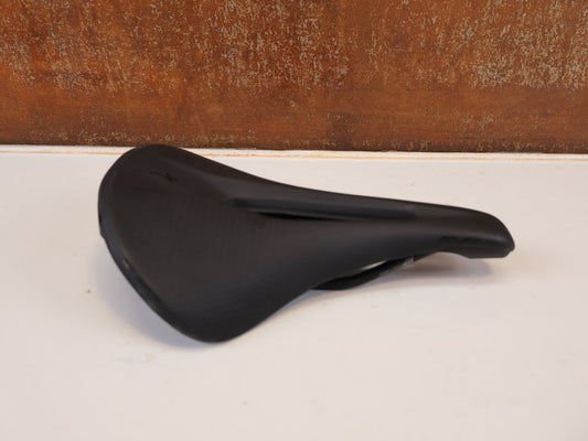 Sattel von Specialized, SPECIALIZED POWER ARC EXPERT SATTEL / 168 MM / HOLLOW TI vor USEDBIKES-OB.DE Hintergrund