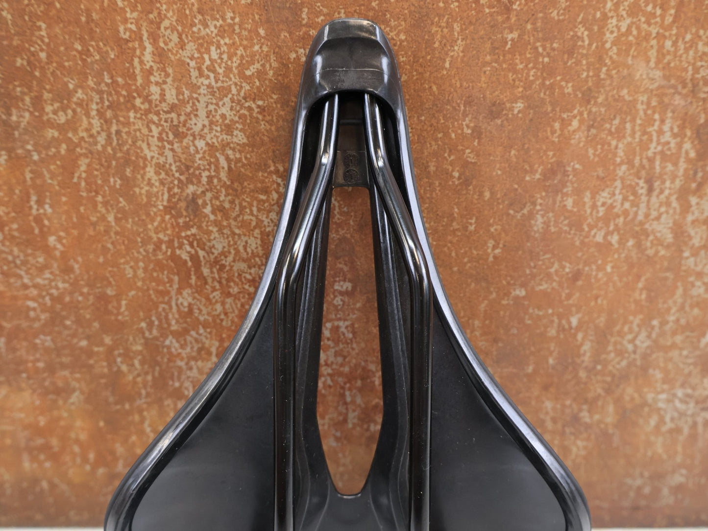 Sattel von Specialized, SPECIALIZED POWER COMP SATTEL / 155 MM / BODY GEOMETRY / CR-MO vor USEDBIKES-OB.DE Hintergrund