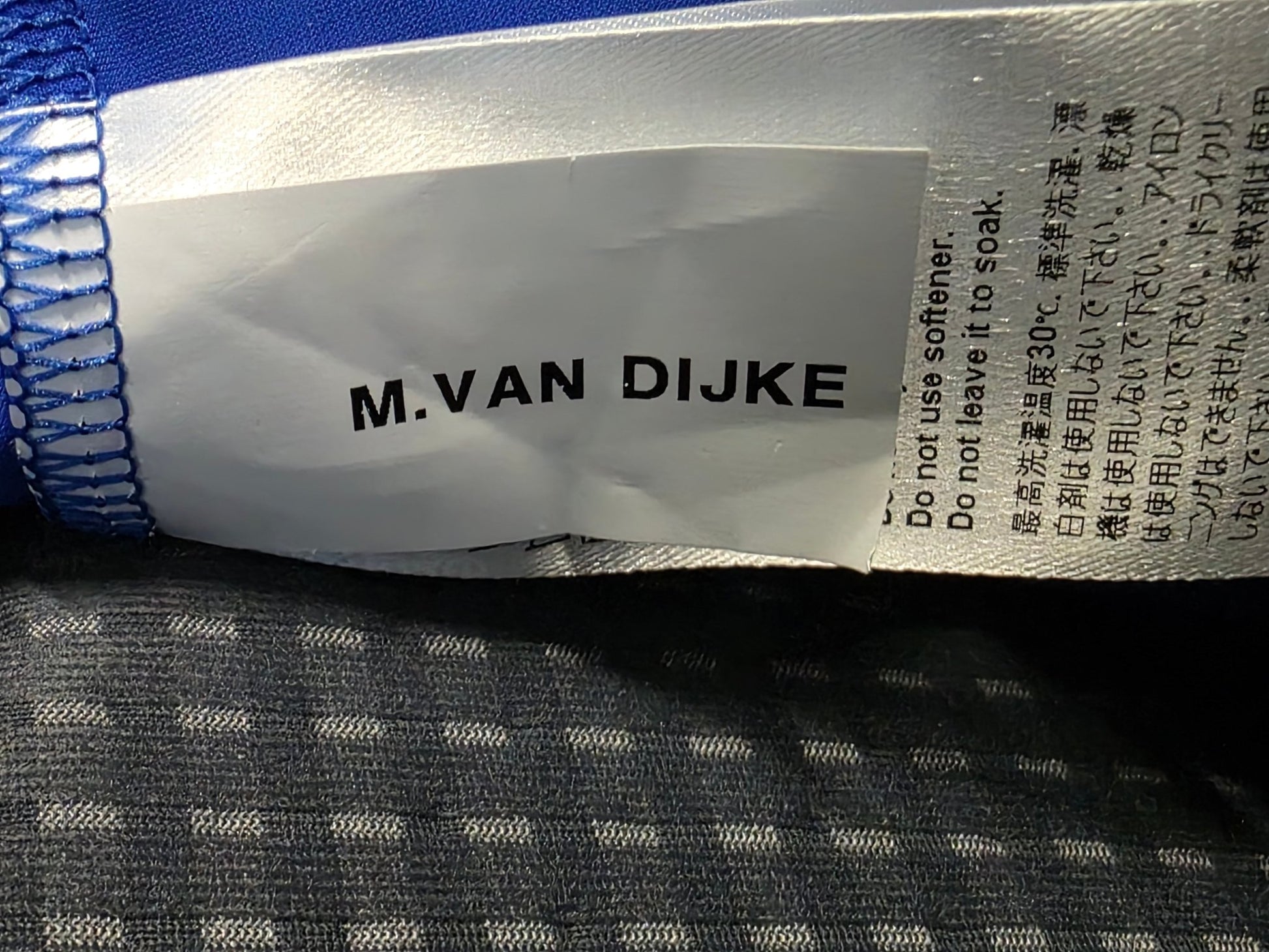 Hosen - BOH von Specialized, SPECIALIZED RED BULL - BORA HANSGROHE BIB SHORT LTD TDF / KURZE TRÄGERHOSE vor USEDBIKES - OB.DE Hintergrund