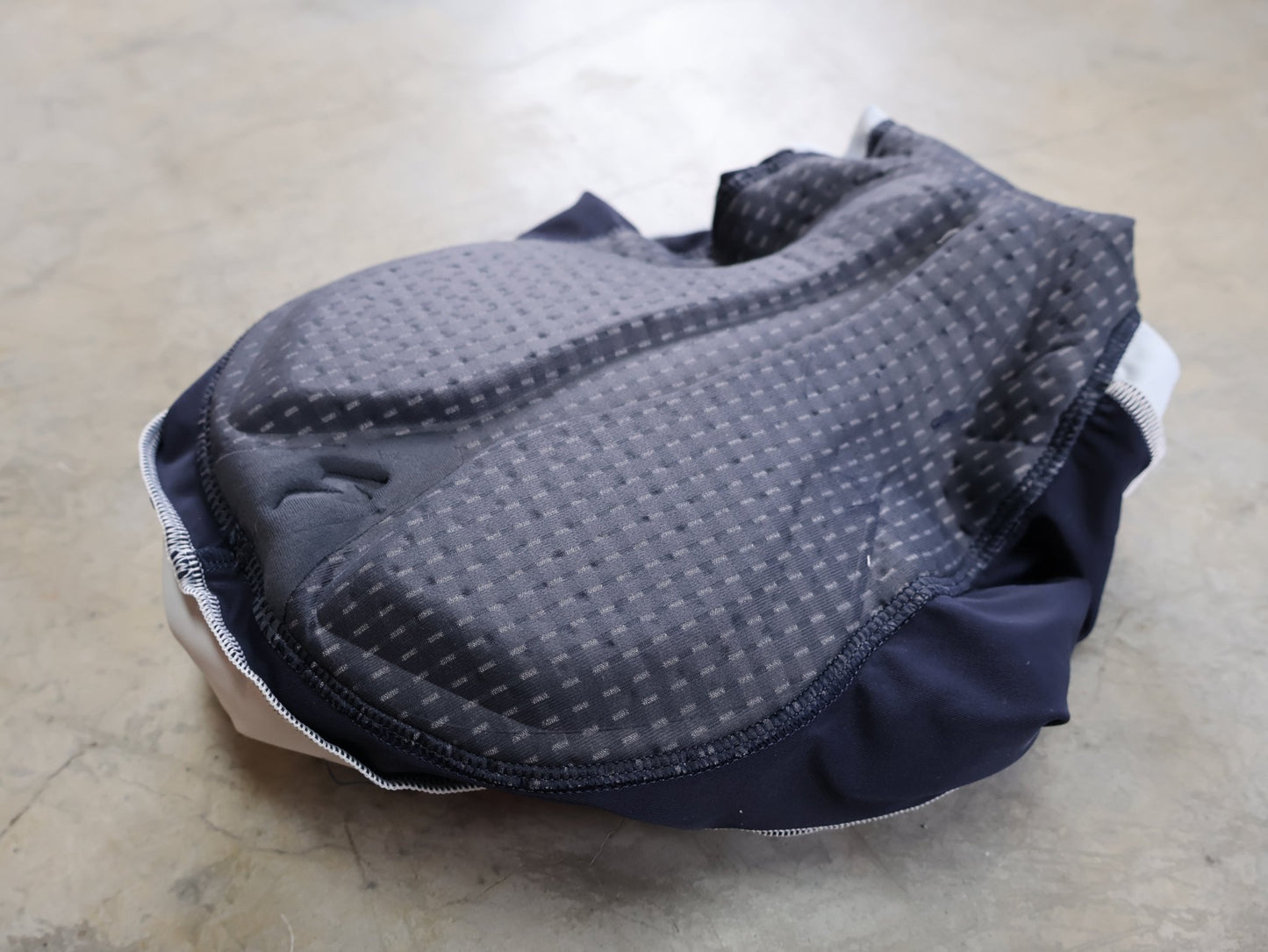 Anzug - BOH von Specialized, SPECIALIZED RED BULL - BORA HANSGROHE LIGHTWEIGHT SKIN SUIT SS / EINTEILER KURZ U23 vor USEDBIKES - OB.DE Hintergrund