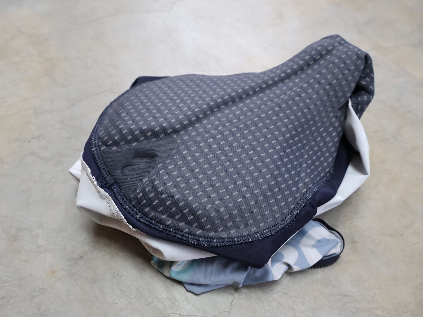 Anzug - BOH von Specialized, SPECIALIZED RED BULL - BORA HANSGROHE ROAD SKIN SUIT SS / EINTEILER KURZ vor USEDBIKES - OB.DE Hintergrund