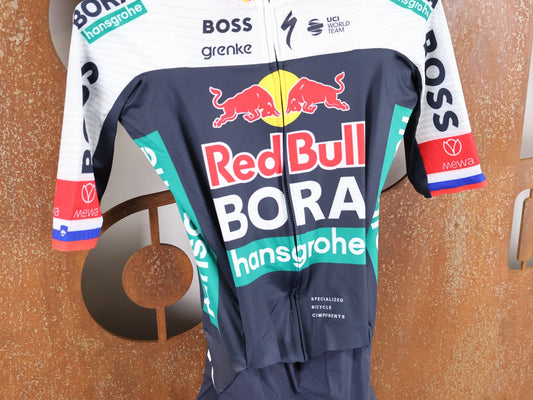 Anzug - BOH von Specialized, SPECIALIZED RED BULL - BORA HANSGROHE ROAD SKIN SUIT SS ROGLIČ / EINTEILER KURZ vor USEDBIKES - OB.DE Hintergrund