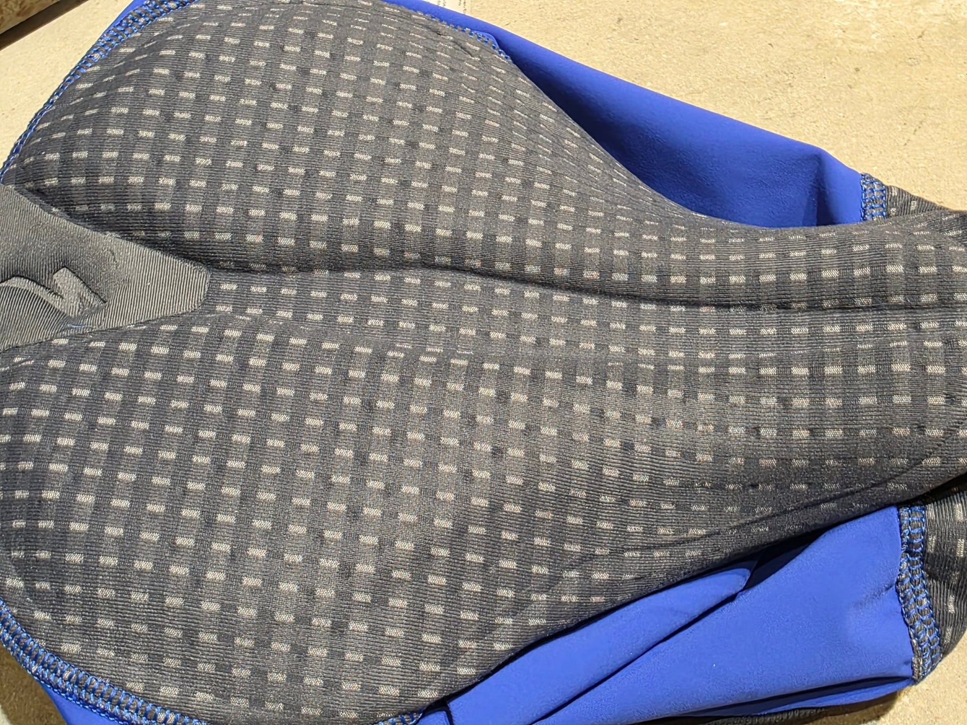 Anzug - BOH von Specialized, SPECIALIZED RED BULL - BORA HANSGROHE ROAD SKIN SUIT TDF / EINTEILER vor USEDBIKES - OB.DE Hintergrund