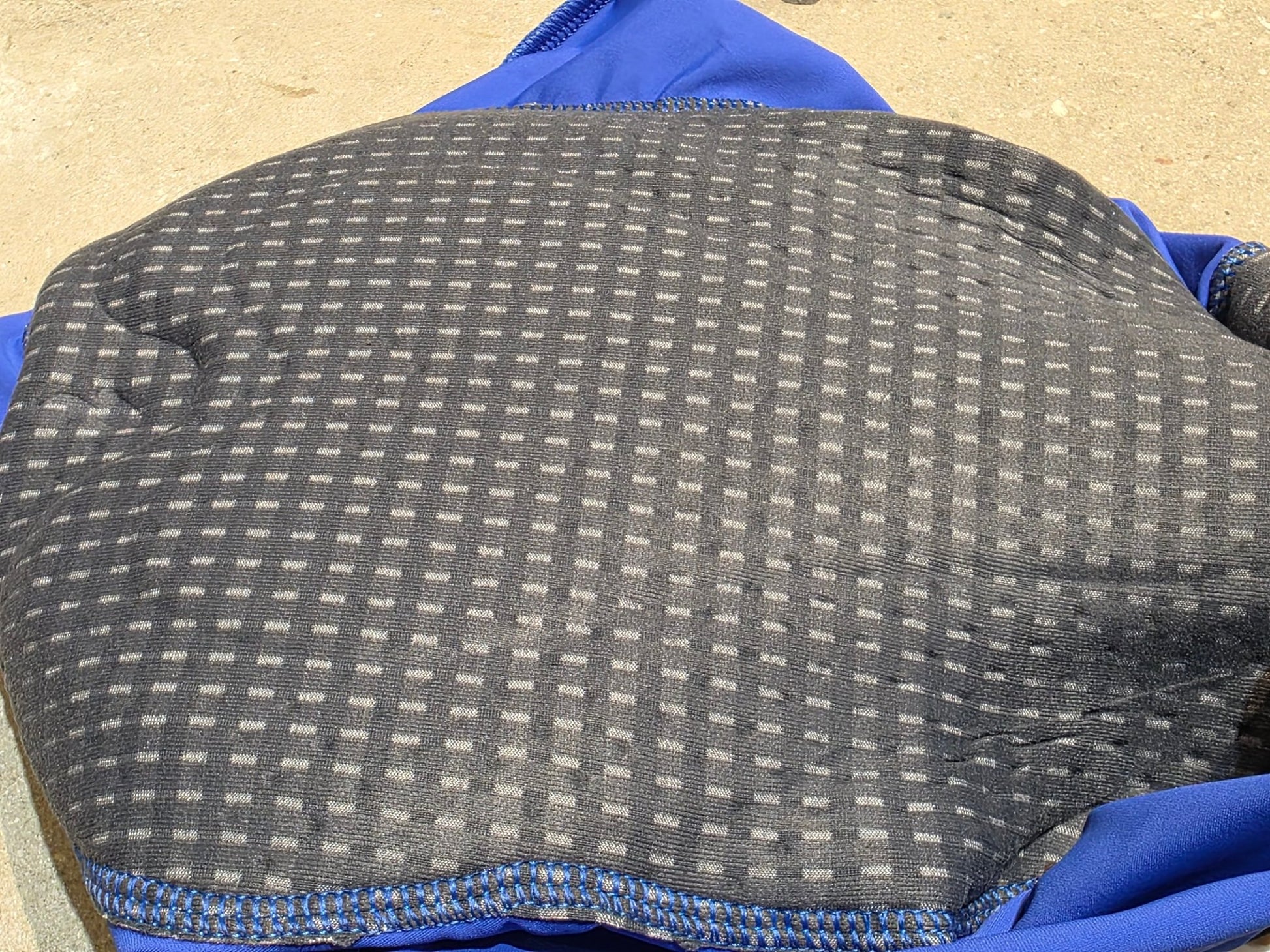 Anzug - BOH von Specialized, SPECIALIZED RED BULL - BORA HANSGROHE ROAD SKIN SUIT TDF / EINTEILER vor USEDBIKES - OB.DE Hintergrund